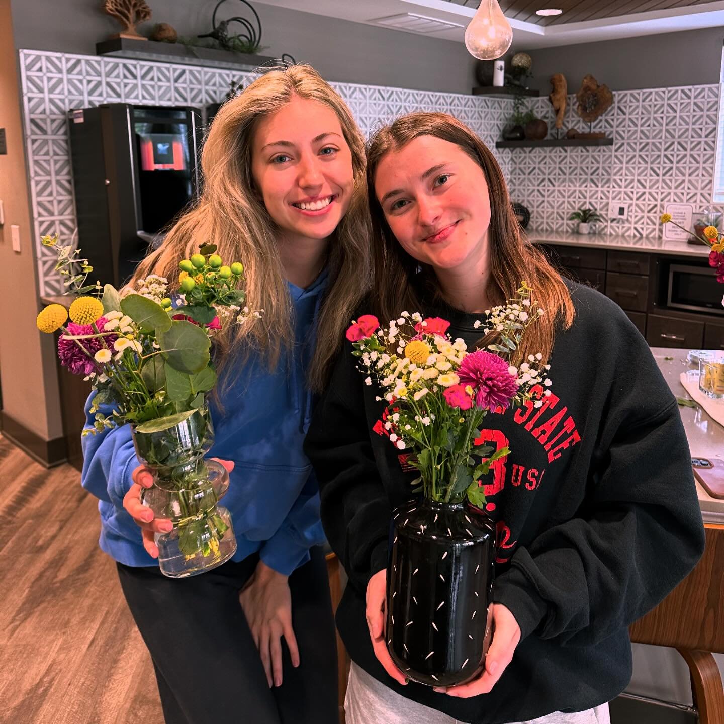 Thank you so much to all of our residents who stopped by for our Bouquet Bar! We had so much fun seeing everyone&rsquo;s creations, enjoy your May flowers! 🌷🌸 
#theaubrey #residentevents #residentlove #614living #aprilshowersbringmayflowers #flower