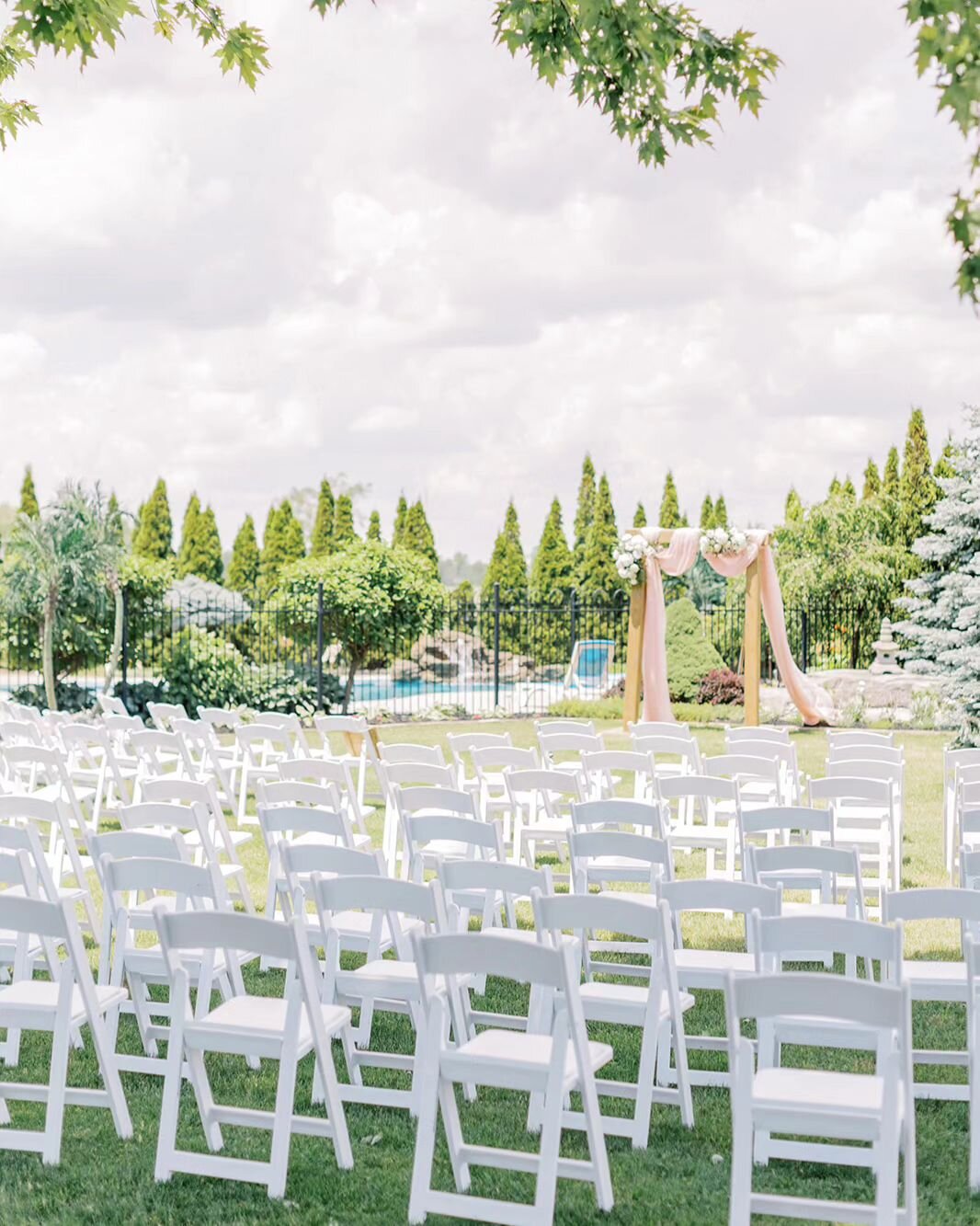 One of several chair options we carry, these white folding garden chairs are perfect for your outdoor ceremony 🤍

Bride: @andreaosztro
Photographer: @paulavisco
Our florist @thebloomstudioca 

#hamontwedding #hamiltonweddingflorist #weddingrentals #