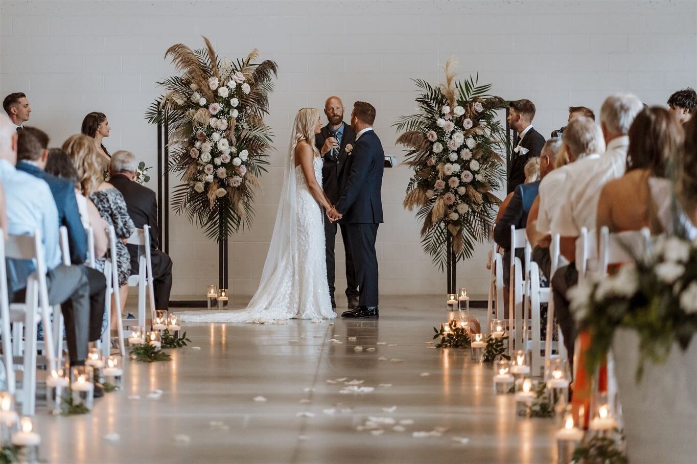 A take on modern boho flare for these large ceremony pieces🌾🌸

❀ The bride: @nikki.streutker 
✿ The photographer: @juliecrawfordphoto 
❀ The decor: @kaywareweddings