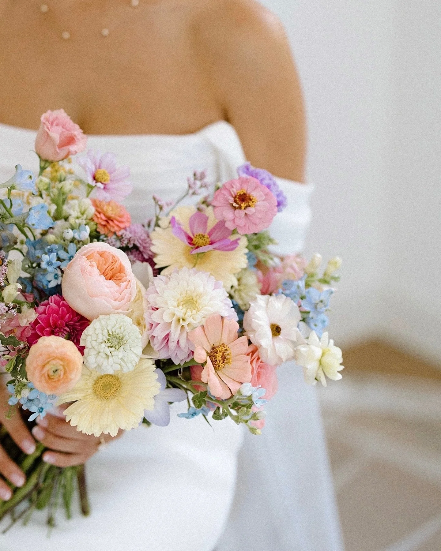 Just your little reminder that spring is only 3 weeks away!!! The days are getting longer and soon enough the sun will be shining and the flowers will be blooming🌞🌷

Bride @paulinewojski 
Photography @joeyventura