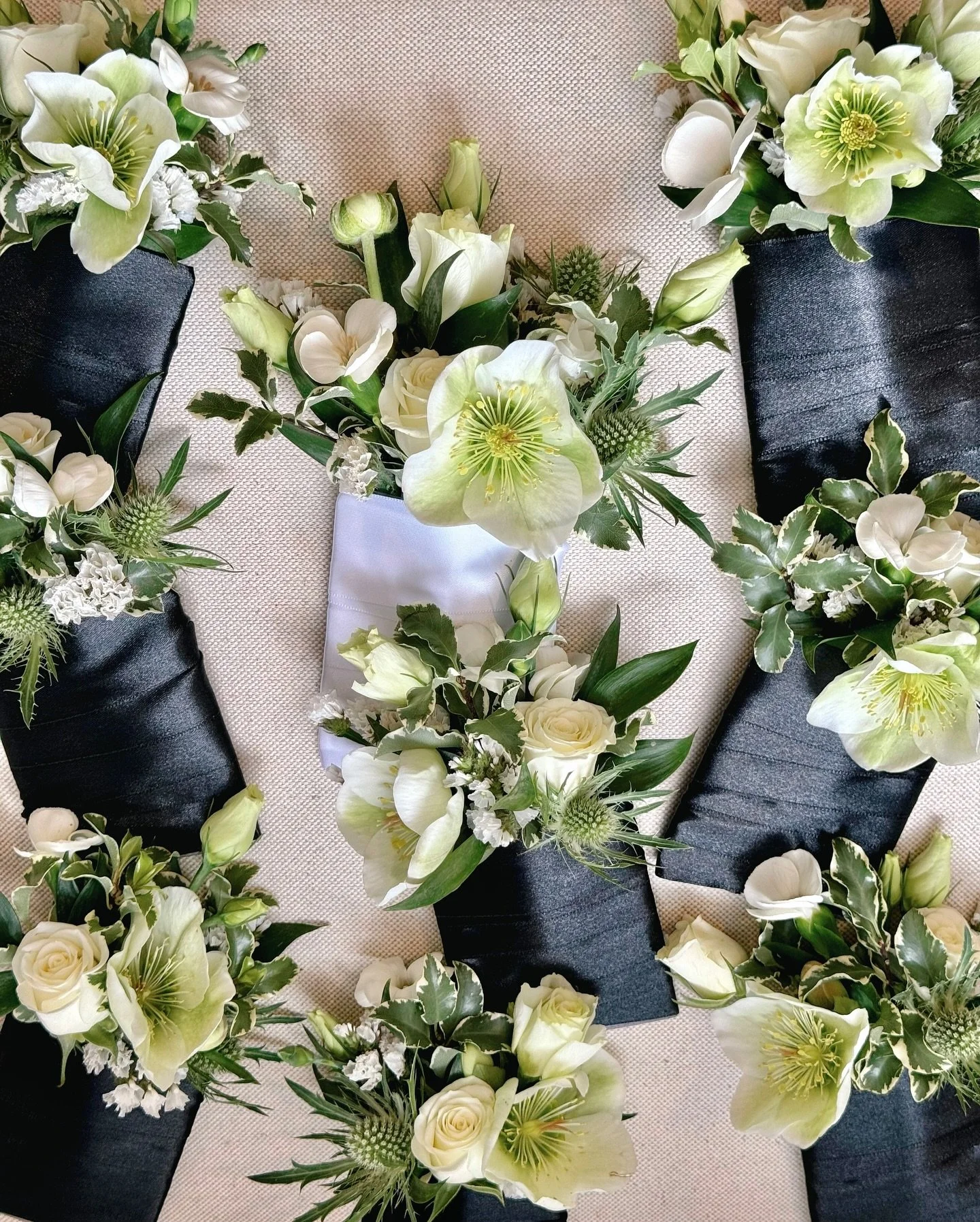 A mini floral meadow that sits perfectly in his pocket🤌🏻✨ These tiny works of art are a modern take on the traditional boutonniere without the hassle of pins or magnets, just slide them into your pocket and voil&agrave;!!