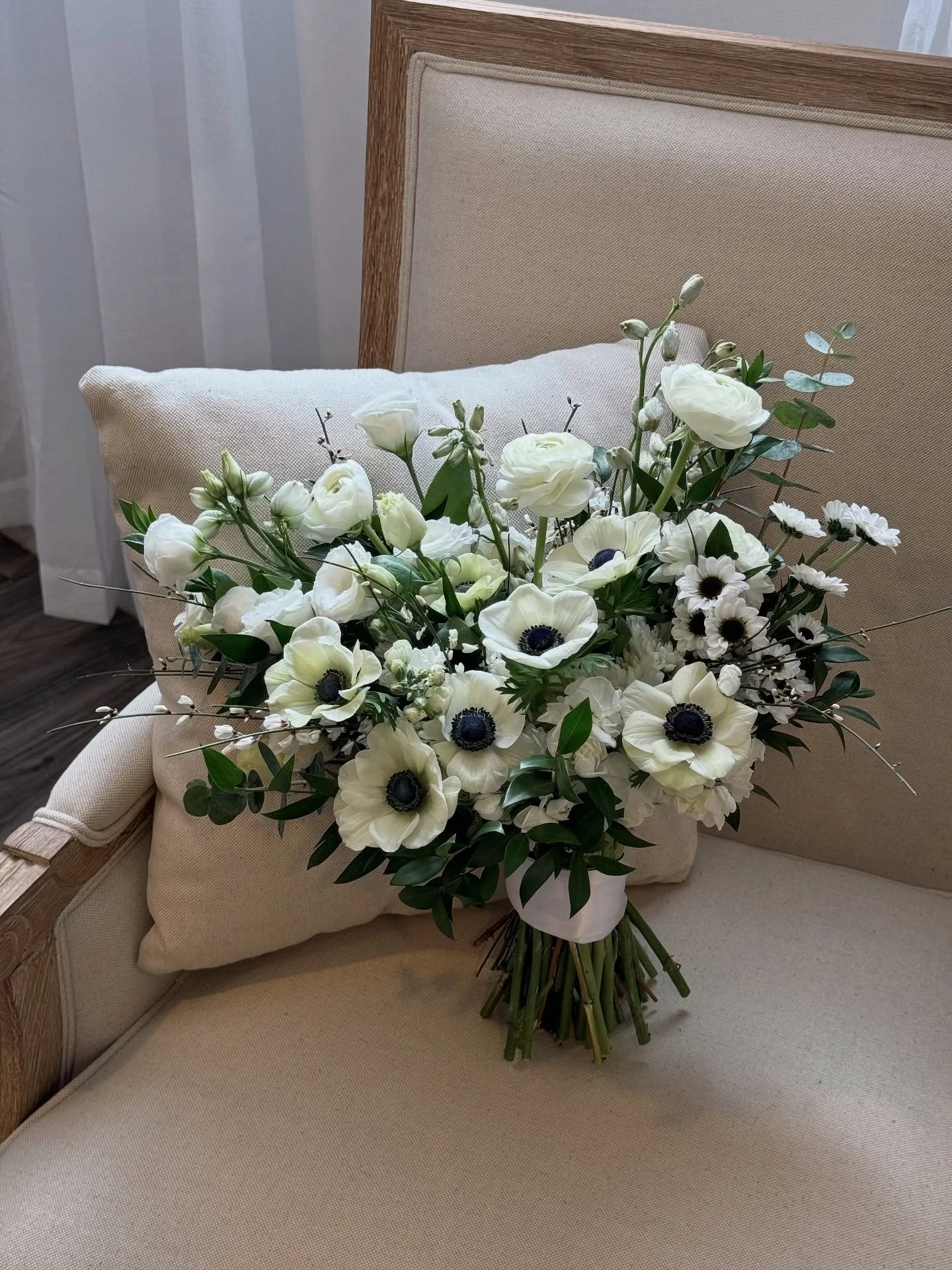 Modern b&amp;w with show-stopping anemones