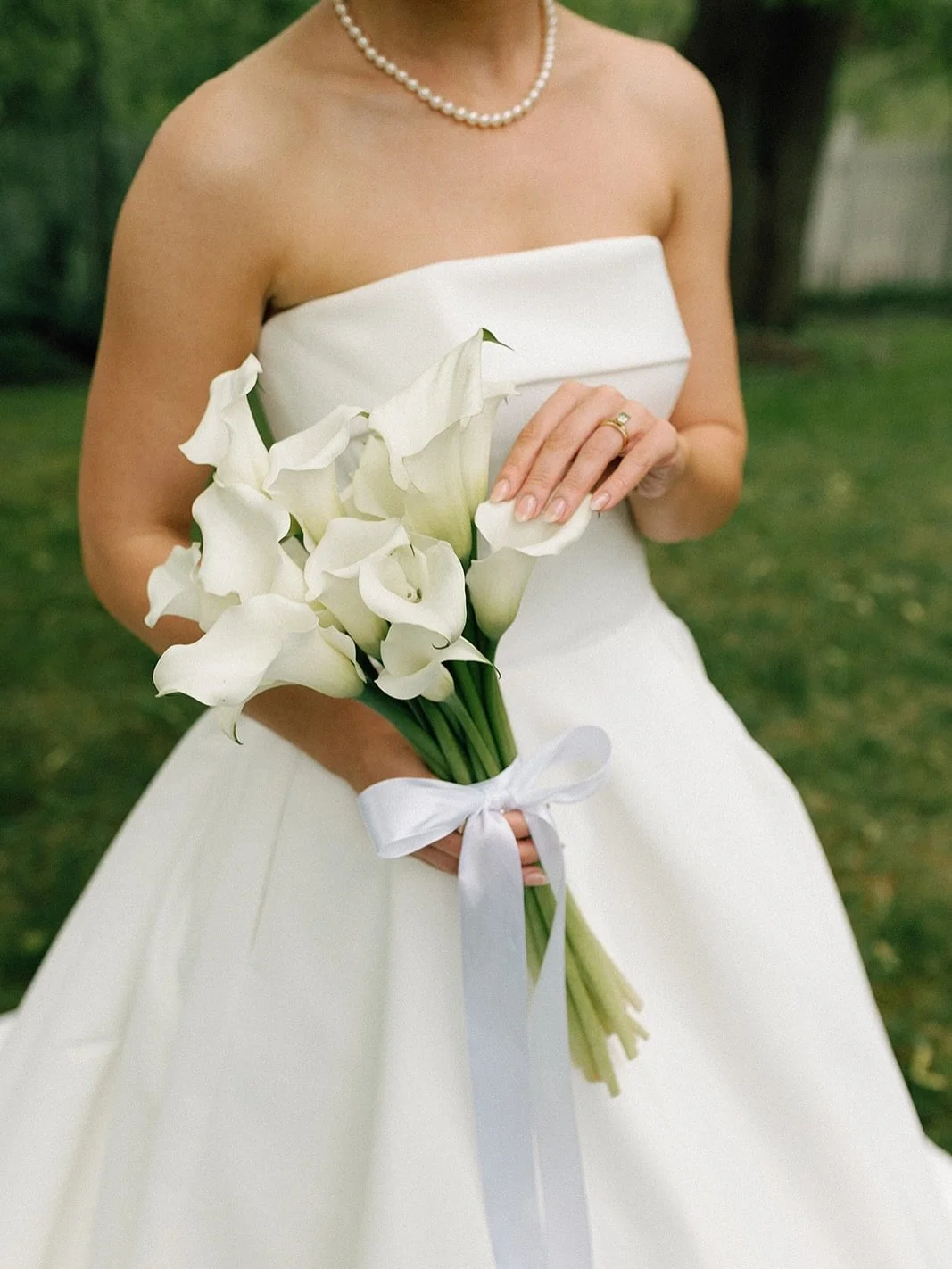 How perfect are these photos by @jessicalfilms?! 

Forever obsessed and grateful for how beautifully our work &amp; our stunning brides are captured by so many photographers💓

Venue @thedoctorshouse 
Florals @thebloomstudioca 
Bride @robynsluban