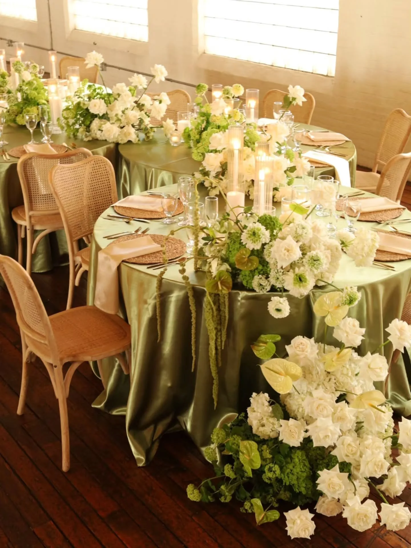 This was simply too beautiful to narrow the photos down any further 🫶
Classic green and white done in the most elegant way with natural wood tones and lots of candles! A fave for sure 🤍💚

@thebloomstudioca 
@kaywareweddings 
@cottonfactoryca