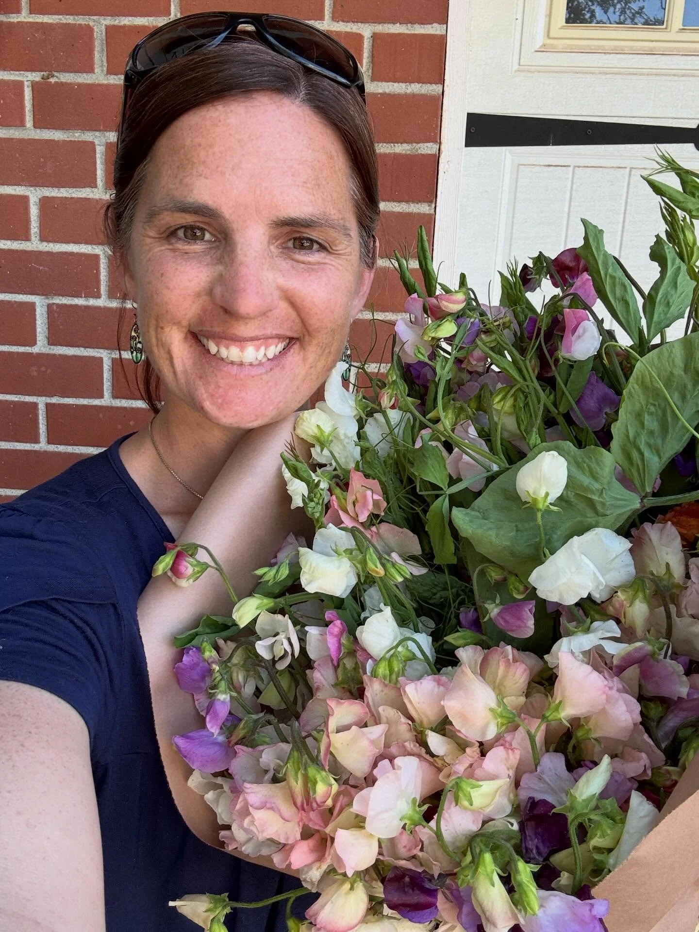 I love being a part of the flower farming community and having generous farming friends! I needed some flowers for an order for today and @groluv always comes through. 💐

She then gifted me these sweet peas because they were too old to sell, but not