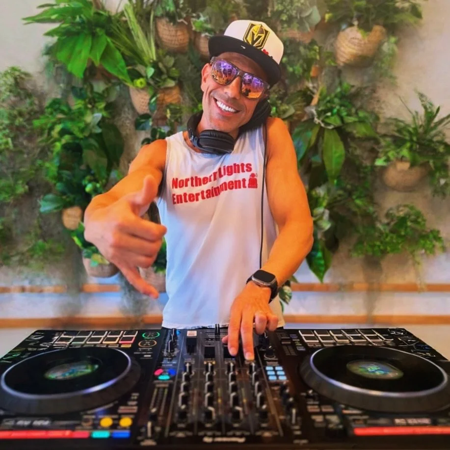 From teen rookie at NLE to being his own boss in Hawaii - 25 years of pride, loyalty, and aloha spirit 🌺
.
.
.
.
.
#dj #emcee #eventprofessionals #pride #loyalty #aloha #boston