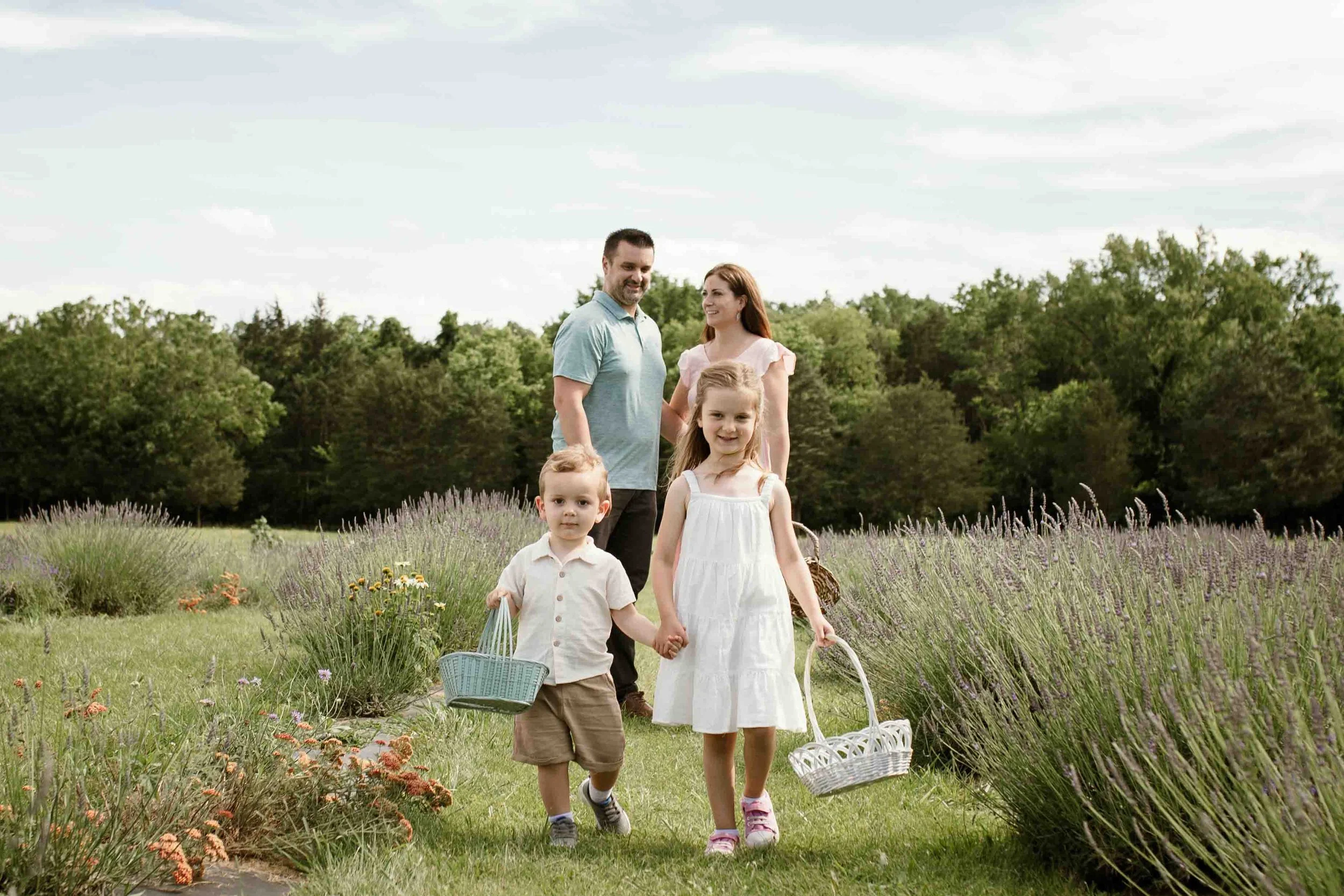fairfax-county-family-exploring-seven-oaks-lavender-farm.jpg