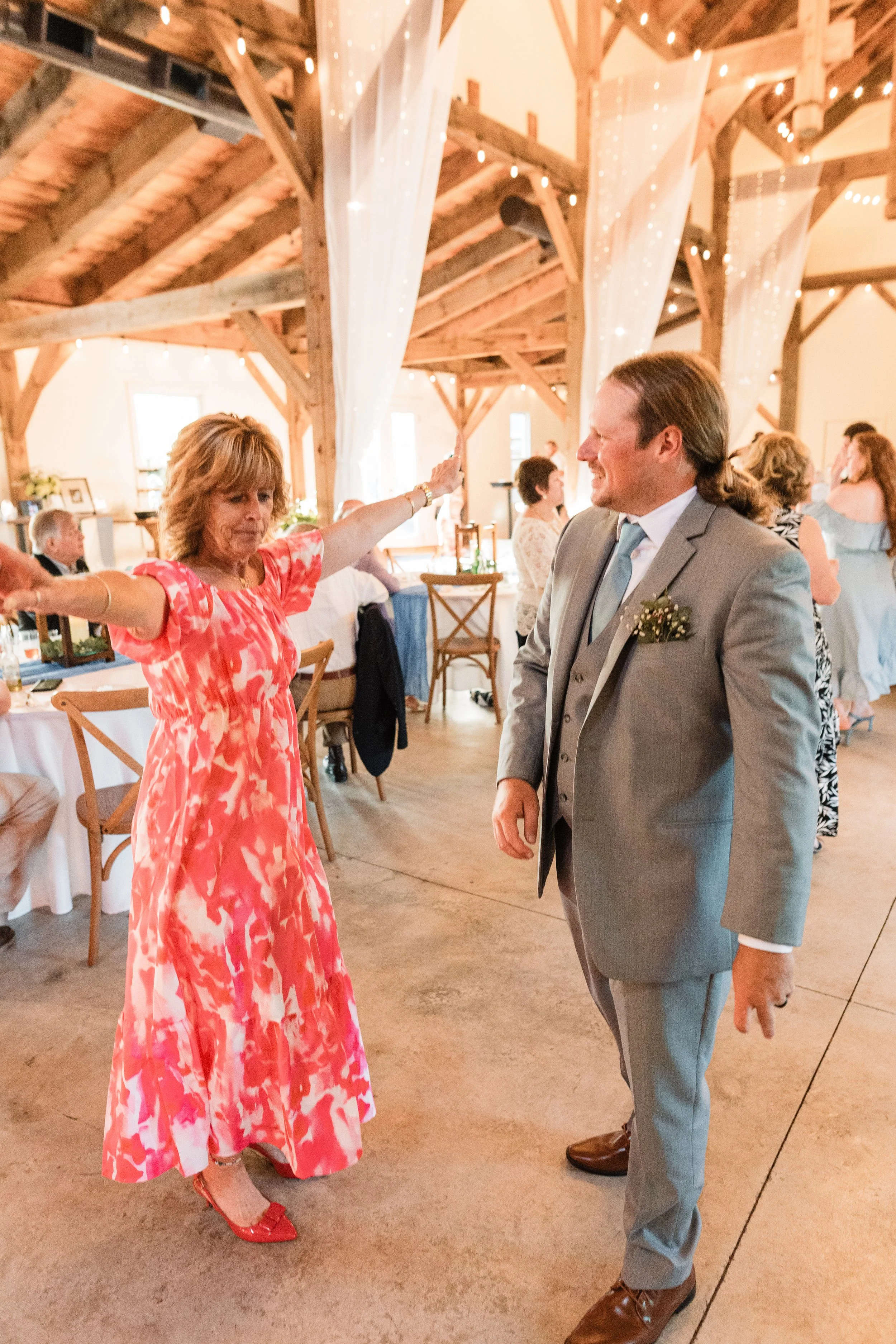 caitlin-johnathan-persimmon-creek-barn-reception-dancing.jpg