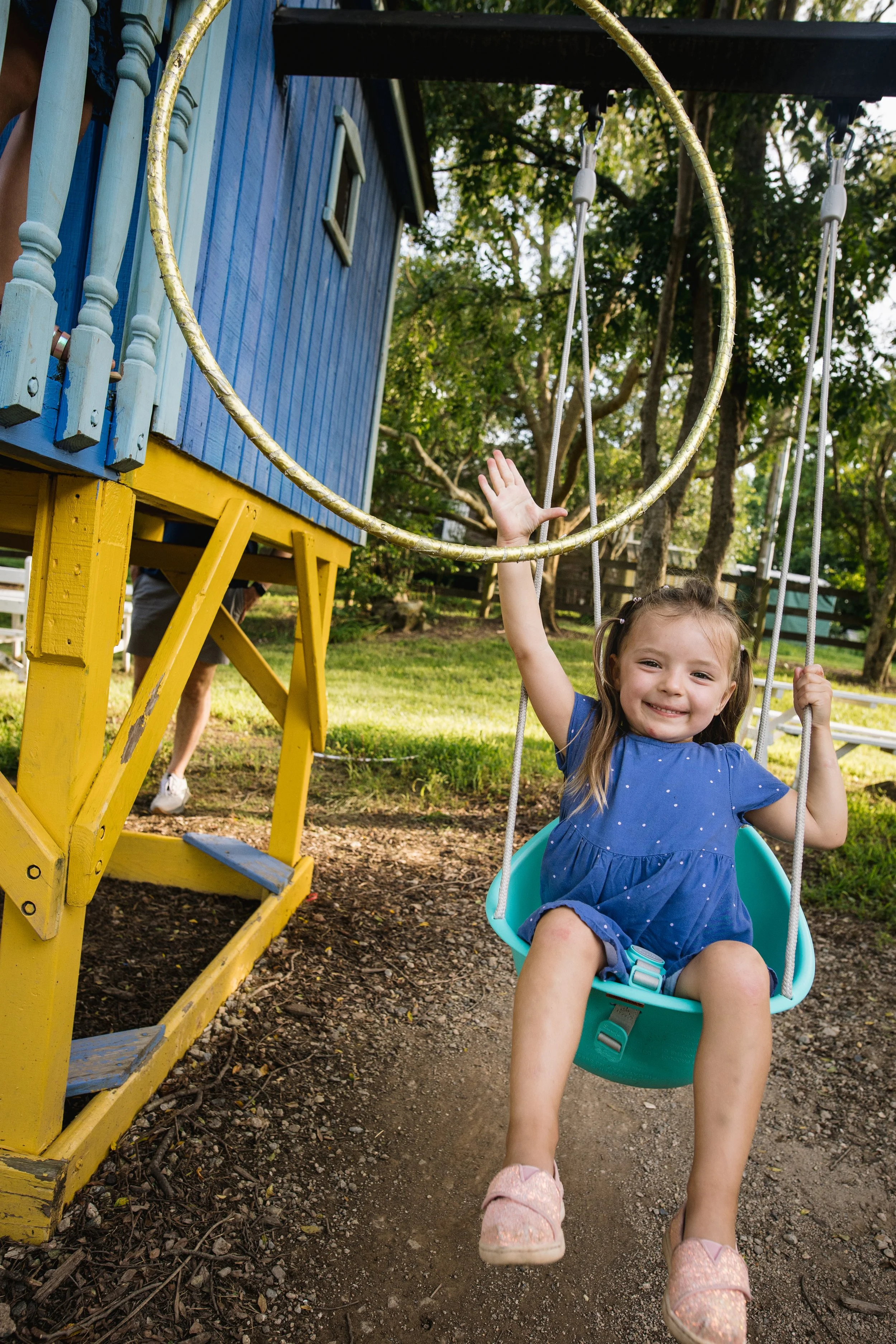child-swing-burnside-farms-sunflower-session.jpg