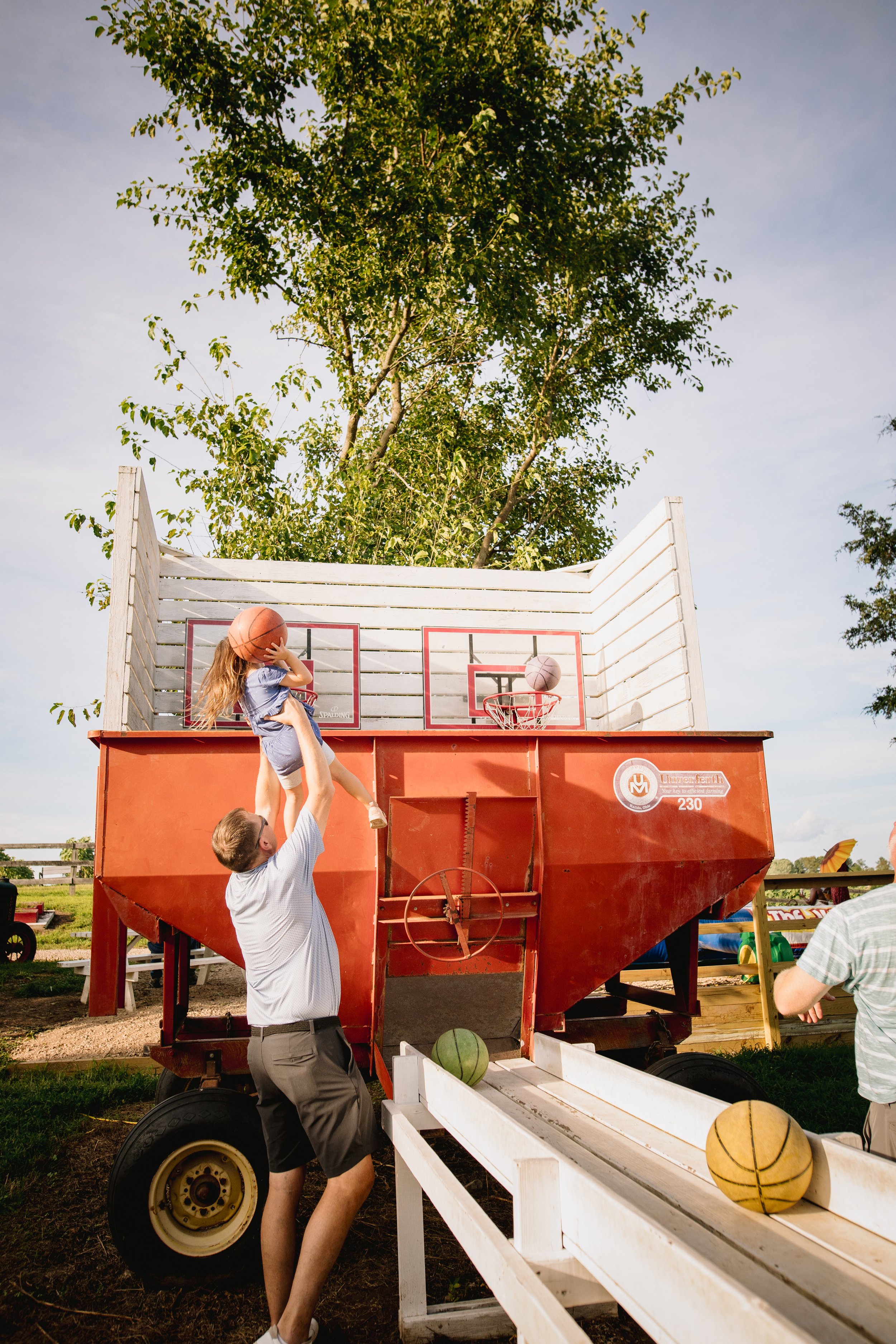 family-activities-burnside-farms-sunflower-fields.jpg