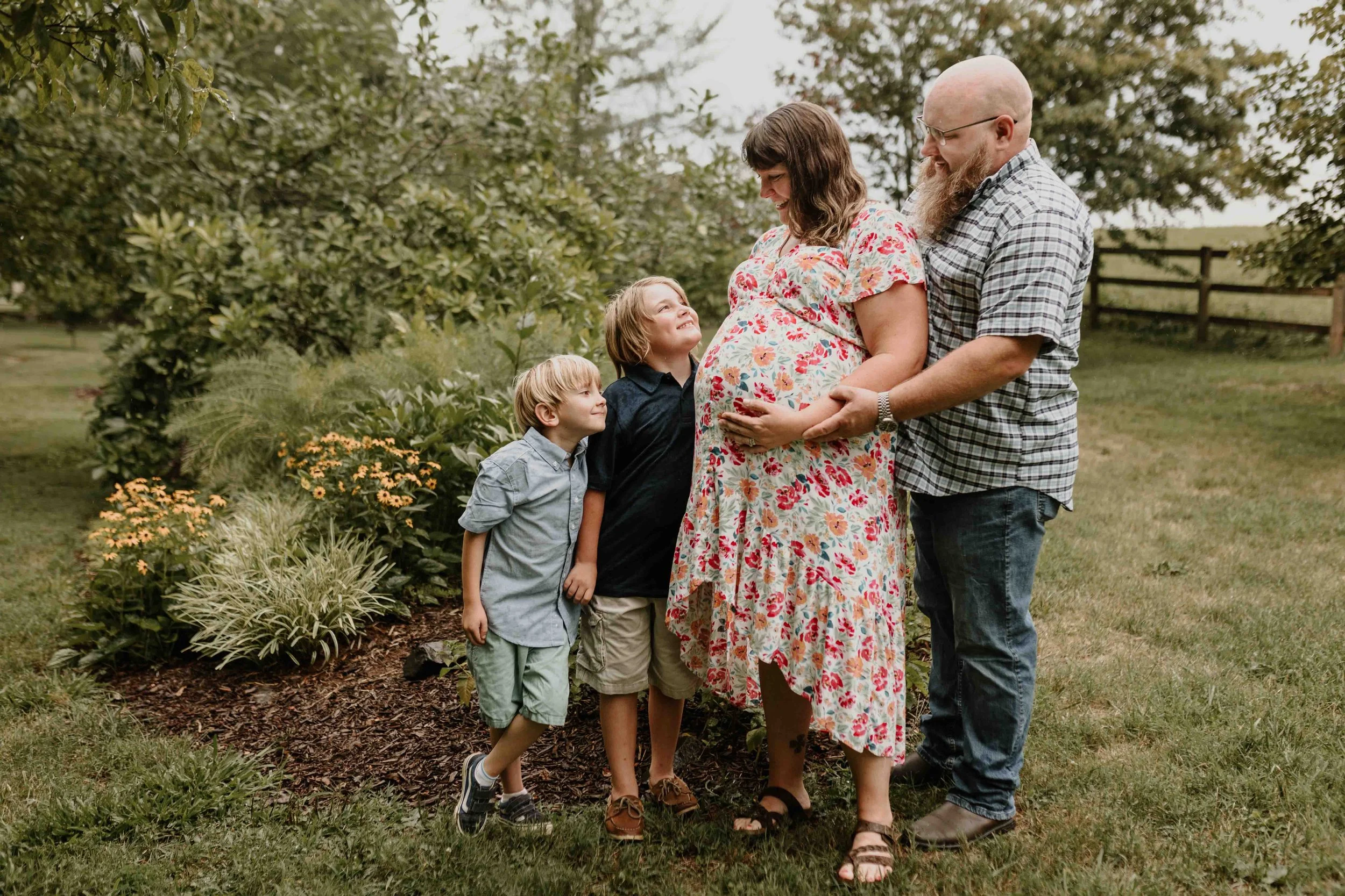 Family of four maternity photo at Rady Park in Warrenton Virginia.