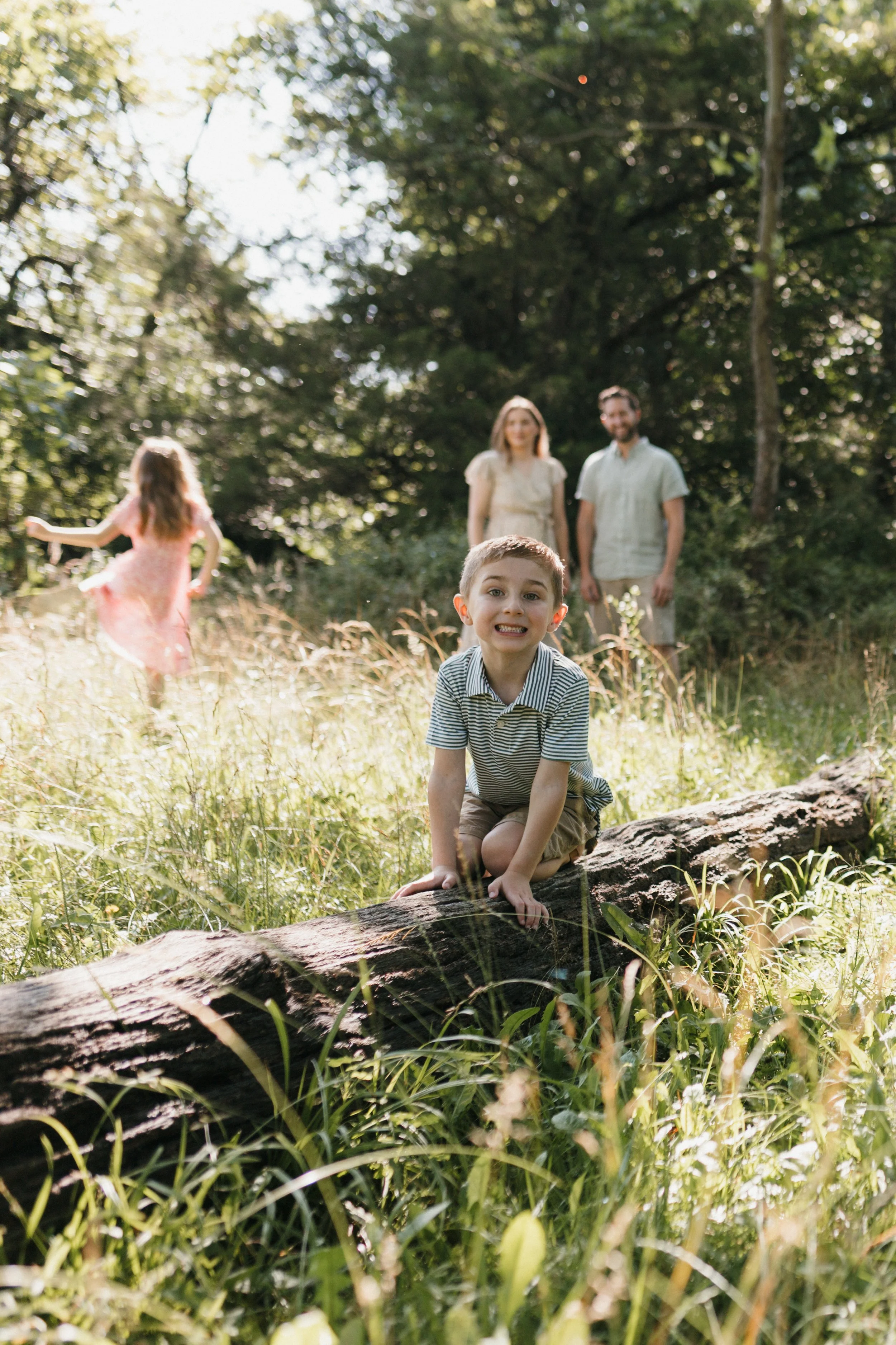 Natural candid family portrait at Manassas National Battlefield Park, Northern Virginia — Amanda Kahnell Photography