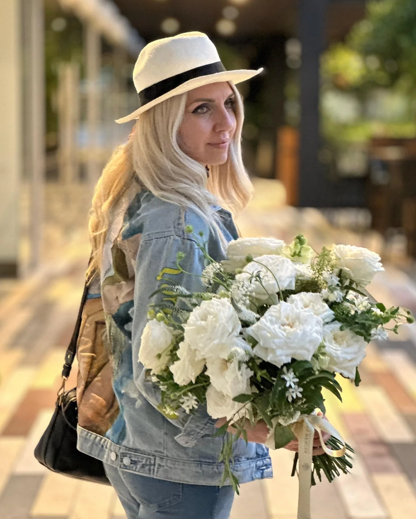 Introducing Princess Alina, a gorgeous new scented rose in our collection named after Romanian floral designer @alinaneasca 💞

Princess Alina is not available in large volumes yet as we increase production but if you are lucky you may find her at a 