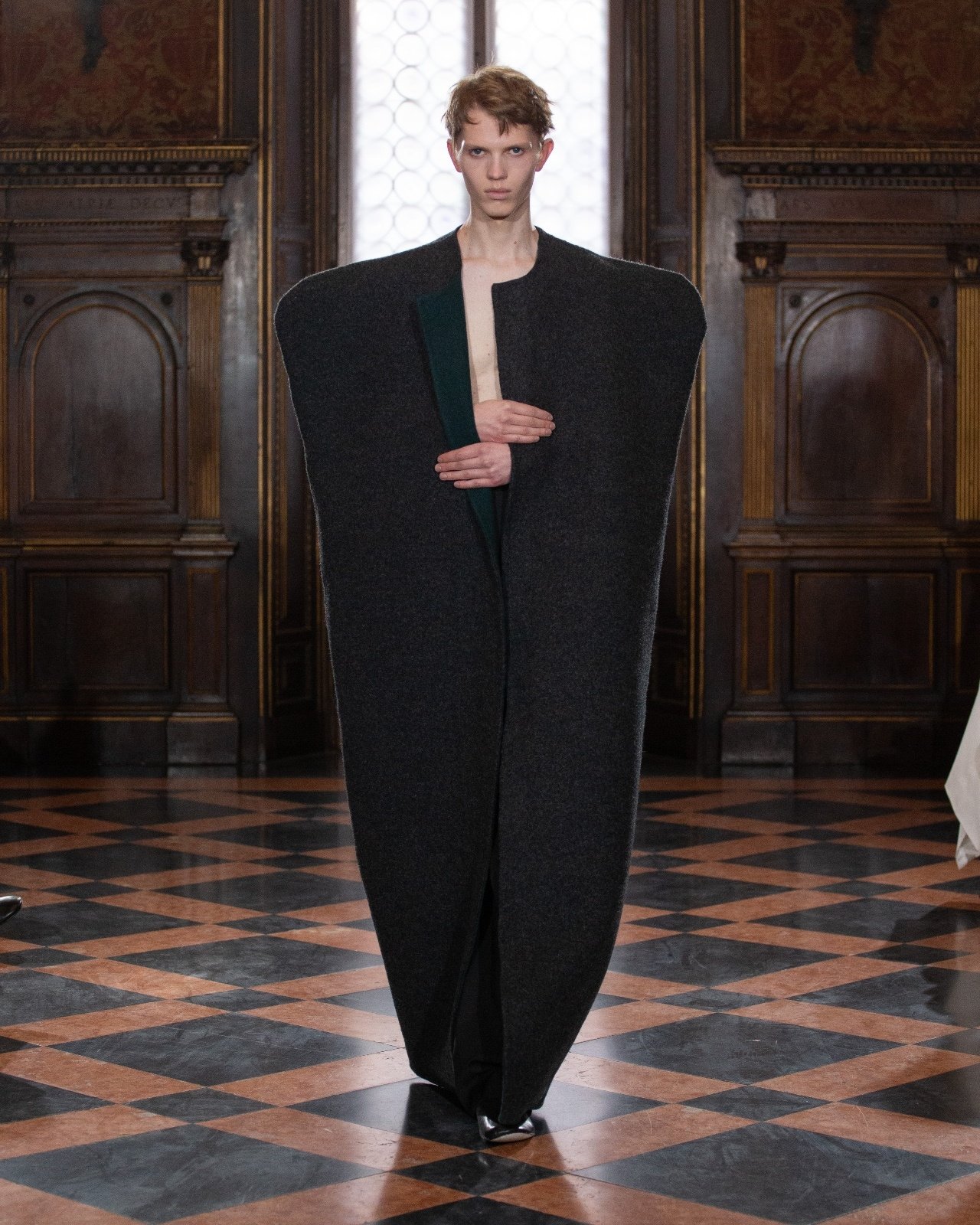 InstitutionbyGalibGassanoffFW25_4x5_Look19.jpg