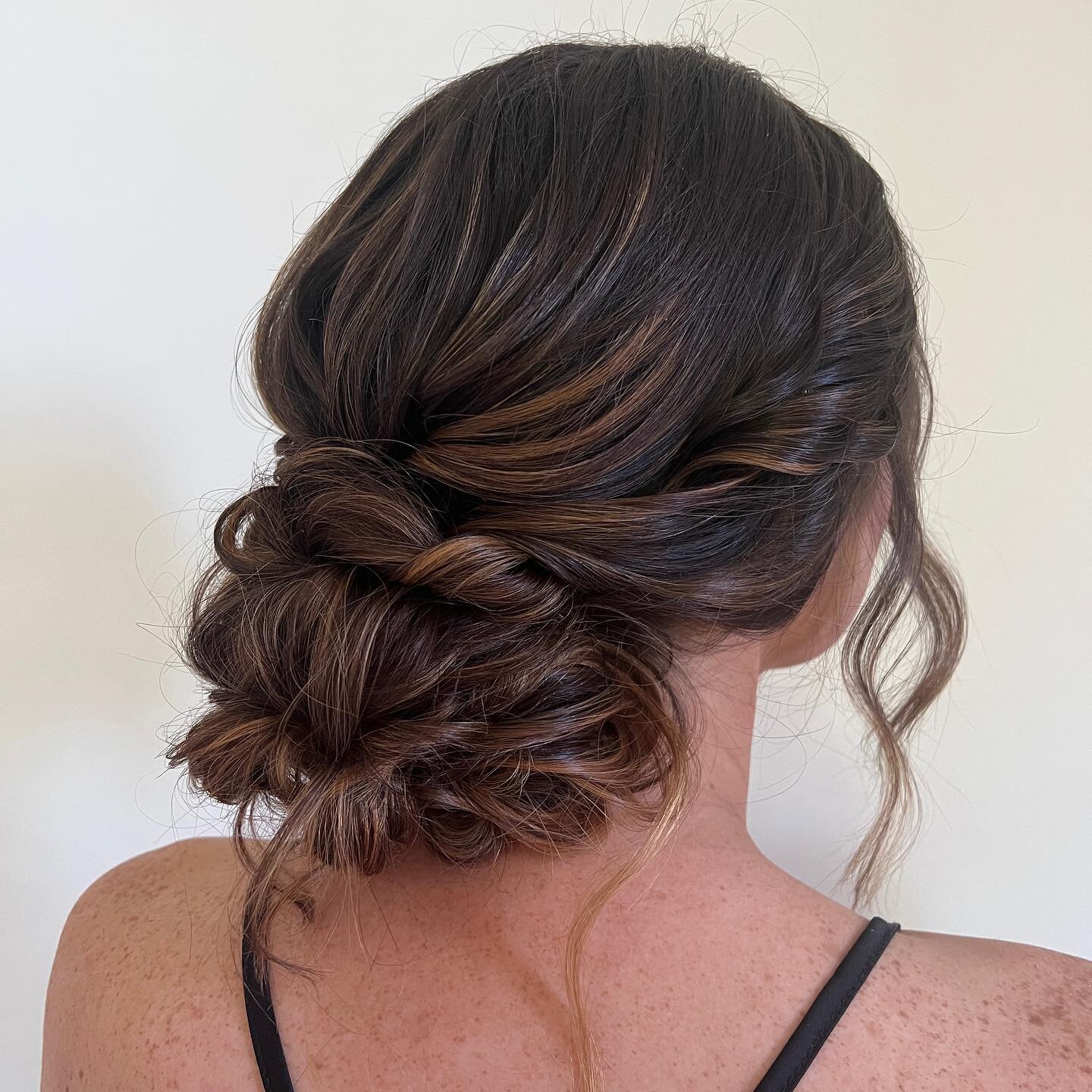 Effortless romantic meets boho. 🌿

Can&rsquo;t get enough of all the hair this bridesmaid had AND she gave me full creativity! 

UPDATE: The books for 2023 are officially closed and 2024 is booking up quickly. 

If your a bride that loves everything