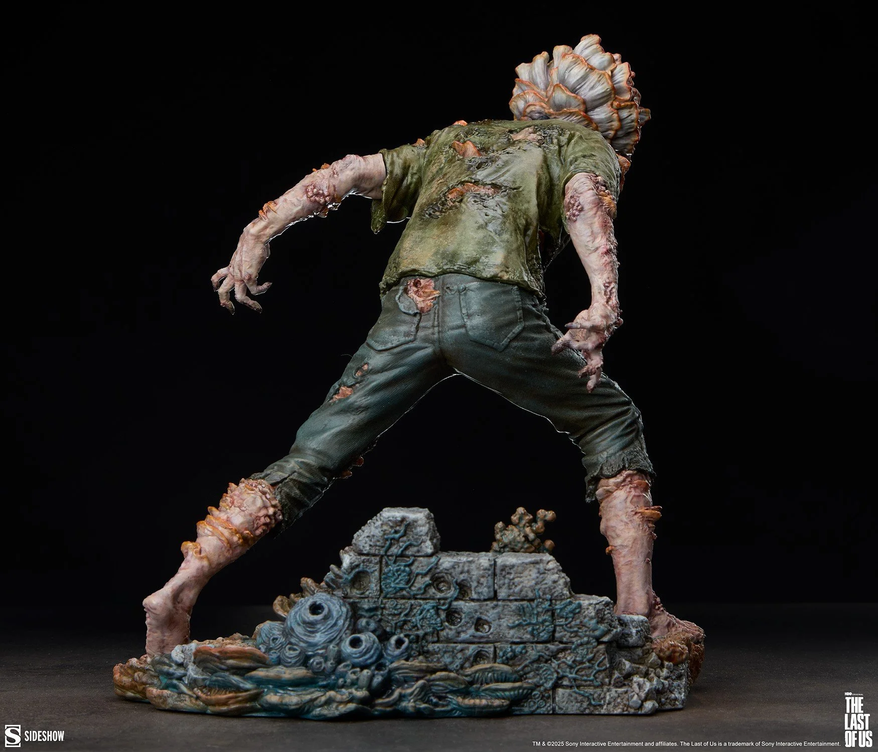 sideshow-collectibles-the-last-of-us-clicker-statue-gallery-68d5ca413bba2.jpg