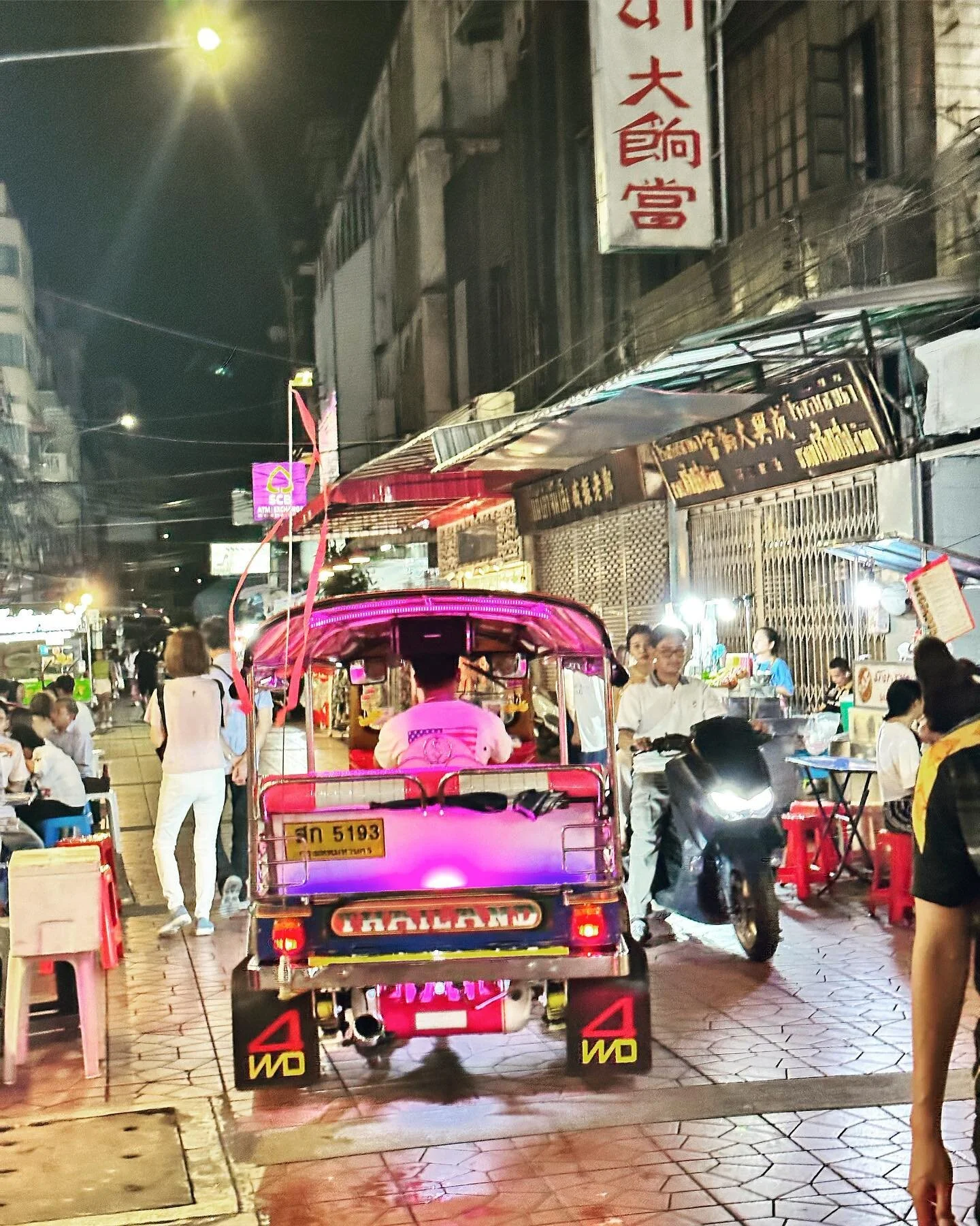 Beep beep ya'll! Our uber driver says he has a Nam Hom connection! #letsgooooococonuts #findingNamHomcoconuts #coconutchronicles