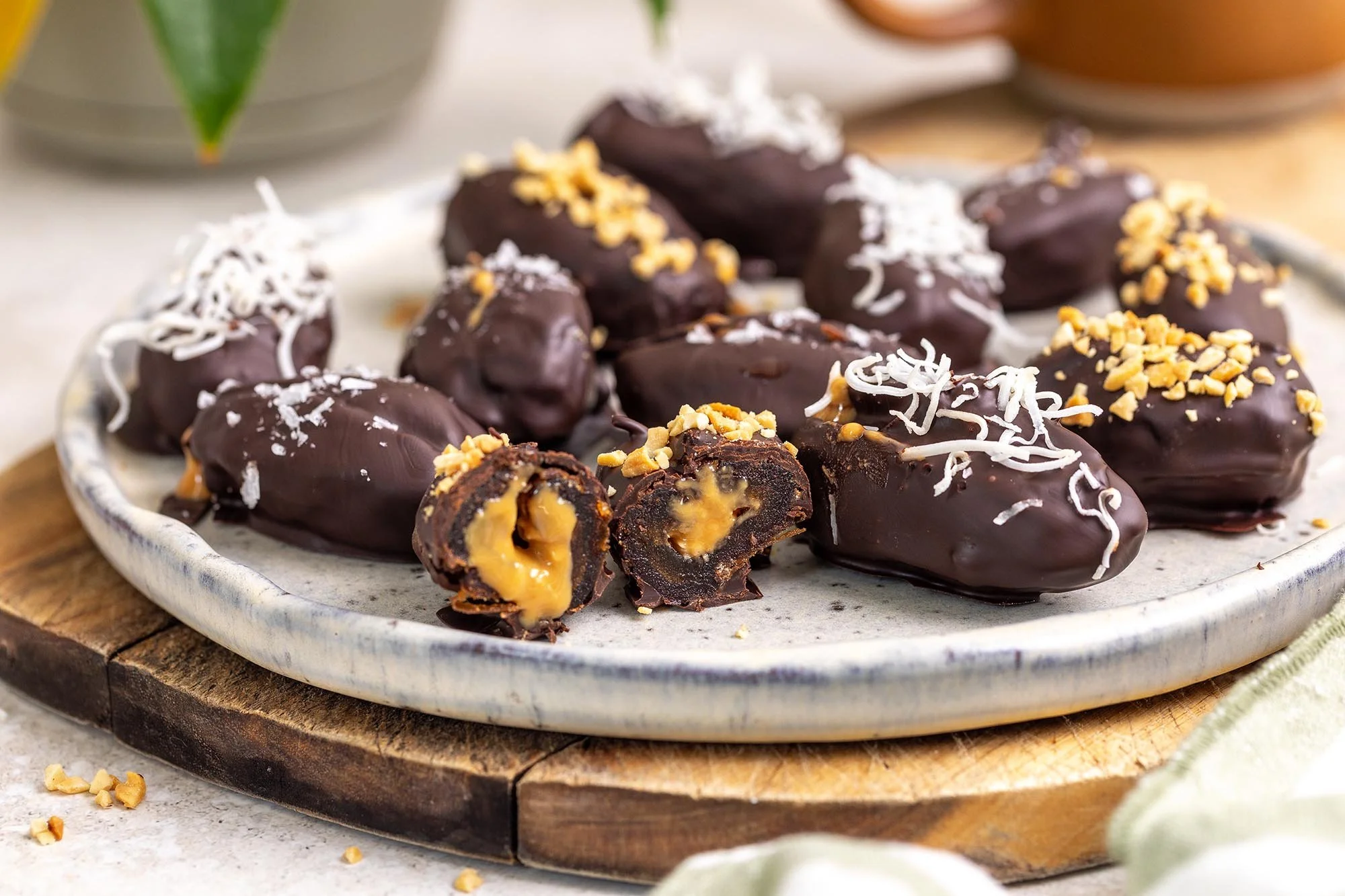 Chocolate &amp; Peanut Butter Stuffed Dates