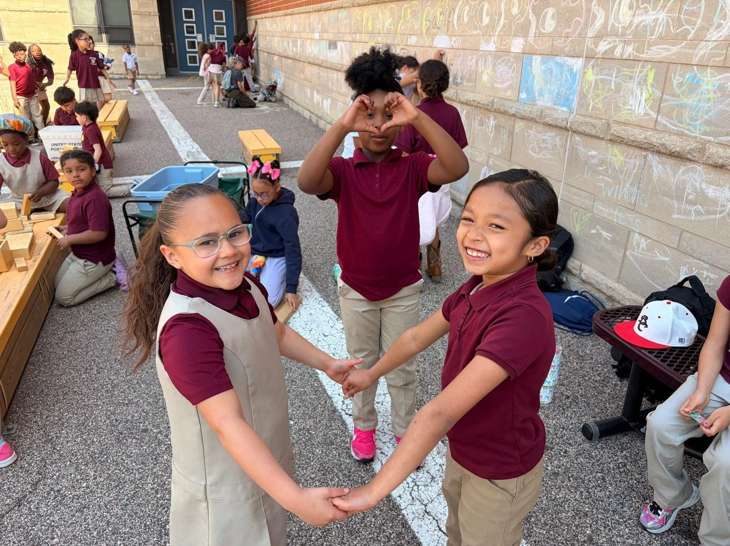 New group, big impact! 

This week, we hosted an incredible youth group from Georgia, @fbqyouth, who absolutely poured their hearts into Philadelphia.

Here&rsquo;s a snapshot of what their week of service looked like:

- Recess &amp; garden work at 