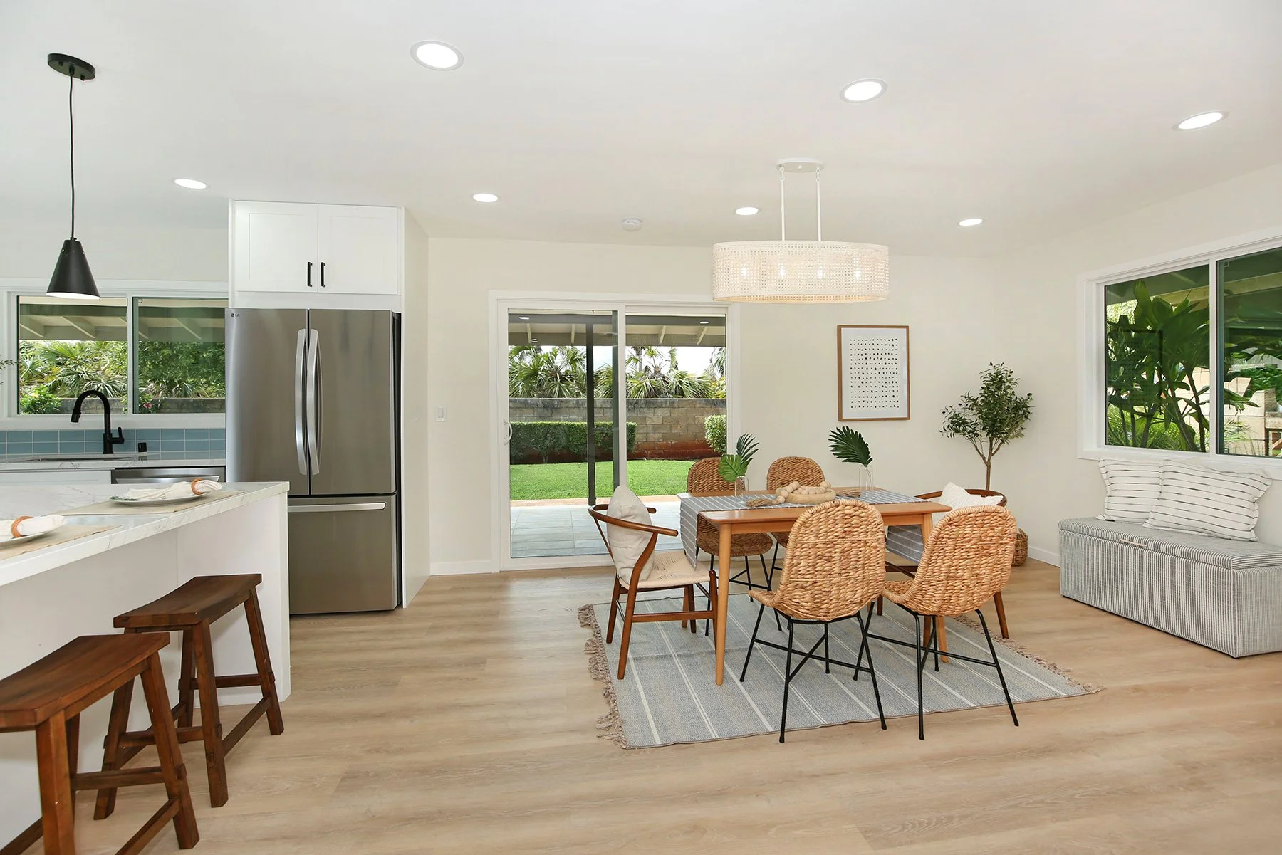 dining-area-&-kitchen.jpg