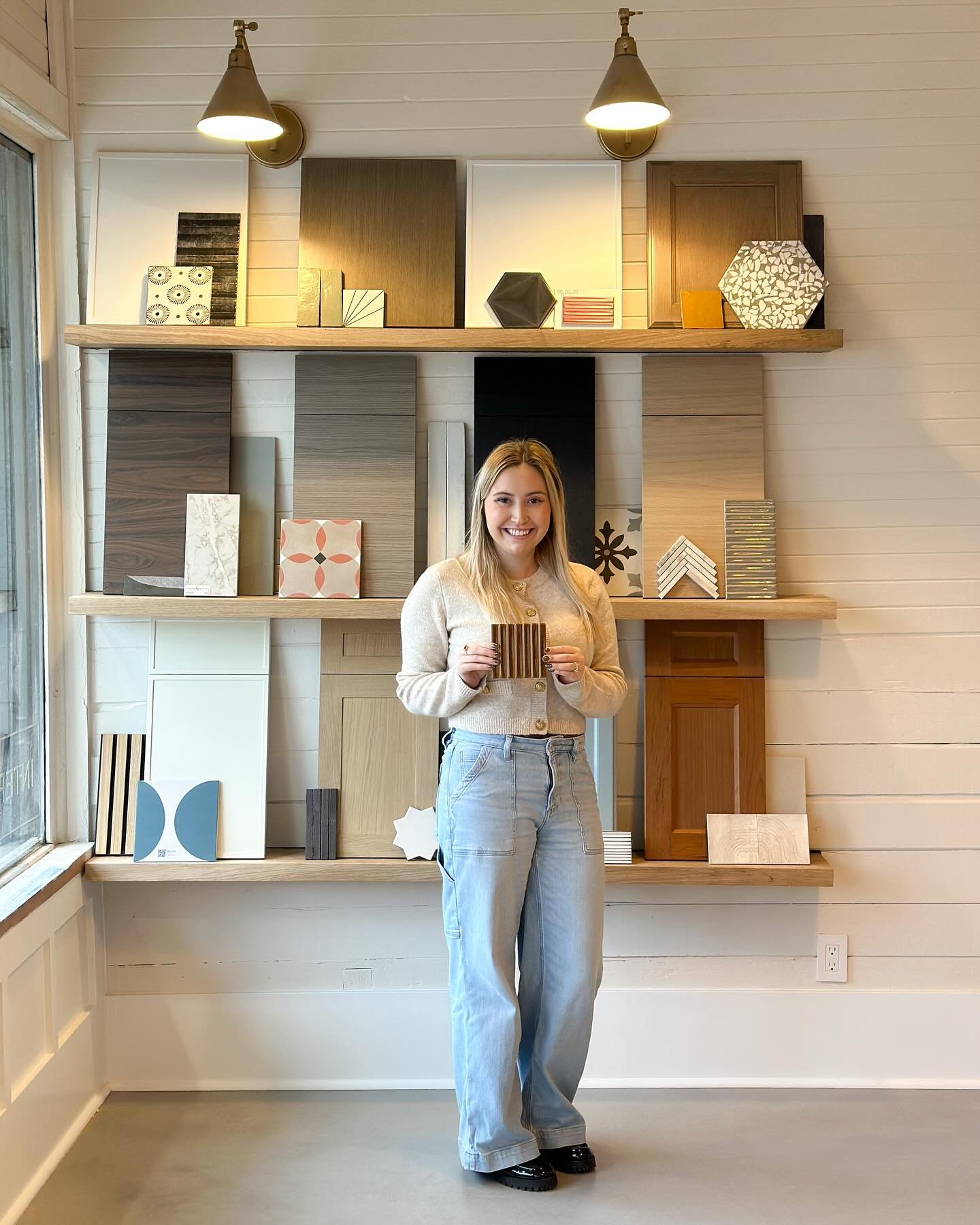 Get to know us here at Aurora! Since we haven&rsquo;t posted much about the team, we thought it&rsquo;d be nice for you to get to know us a bit: 

🐾 Krissy is the founder of Aurora &amp; loves everything from simple elegance to luxury. When she&rsqu