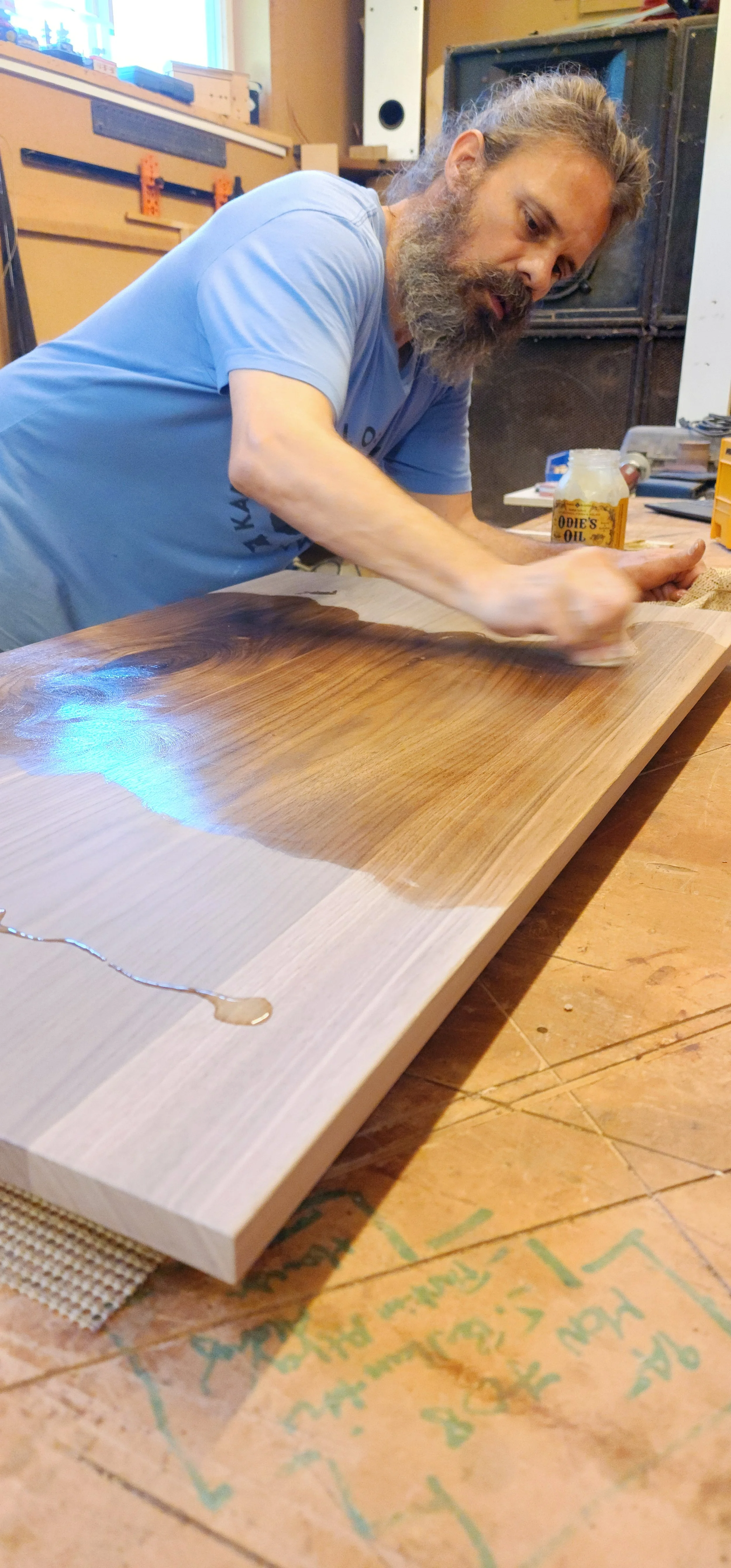 Applying hand rubbed pil and wax finish to solid walnut