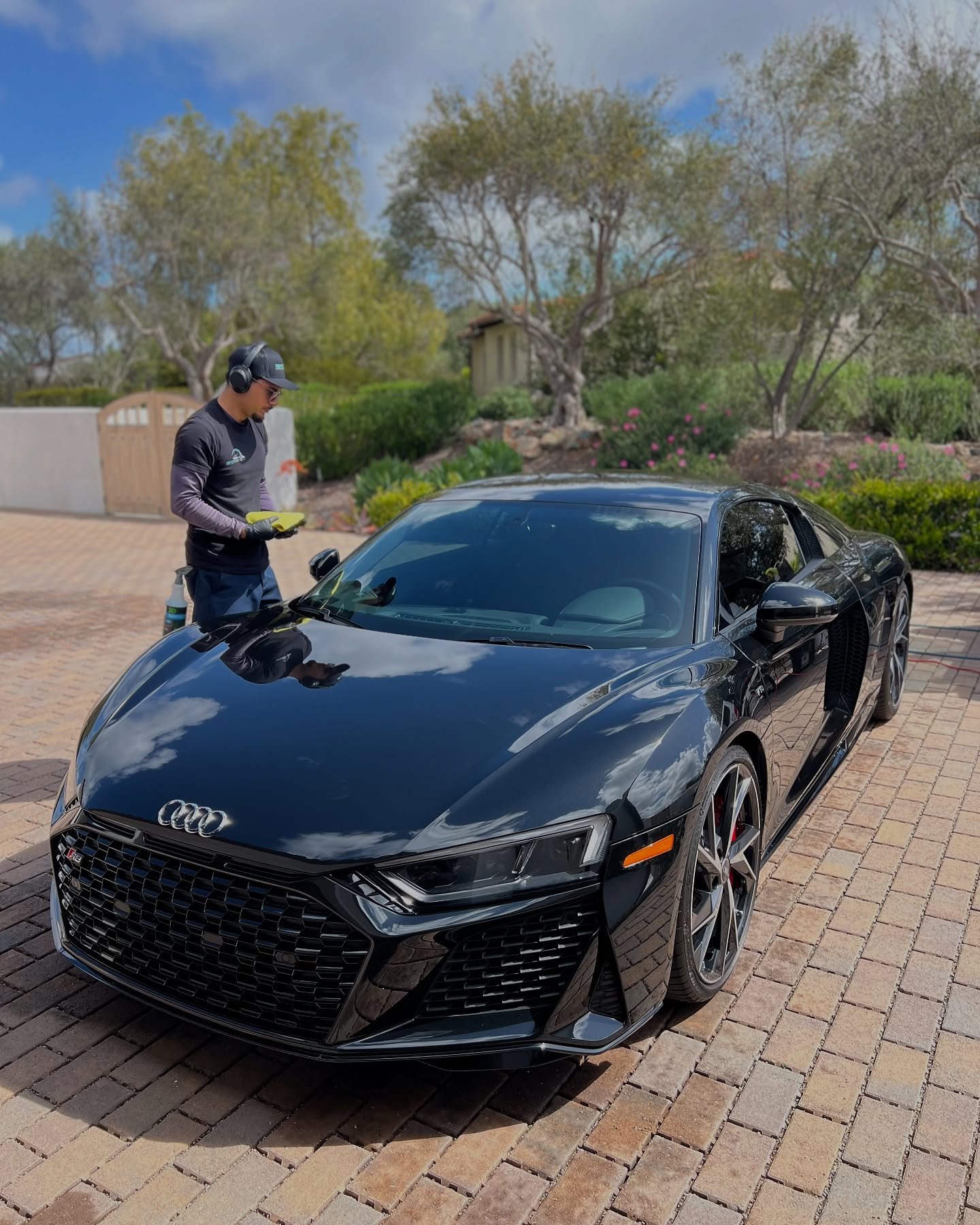 Doing what we love. Working on San Diego&rsquo;s finest. 🏁

Thankful for all the continued support, you&rsquo;re all awesome! 🫶

#AudiR8 #Detailing