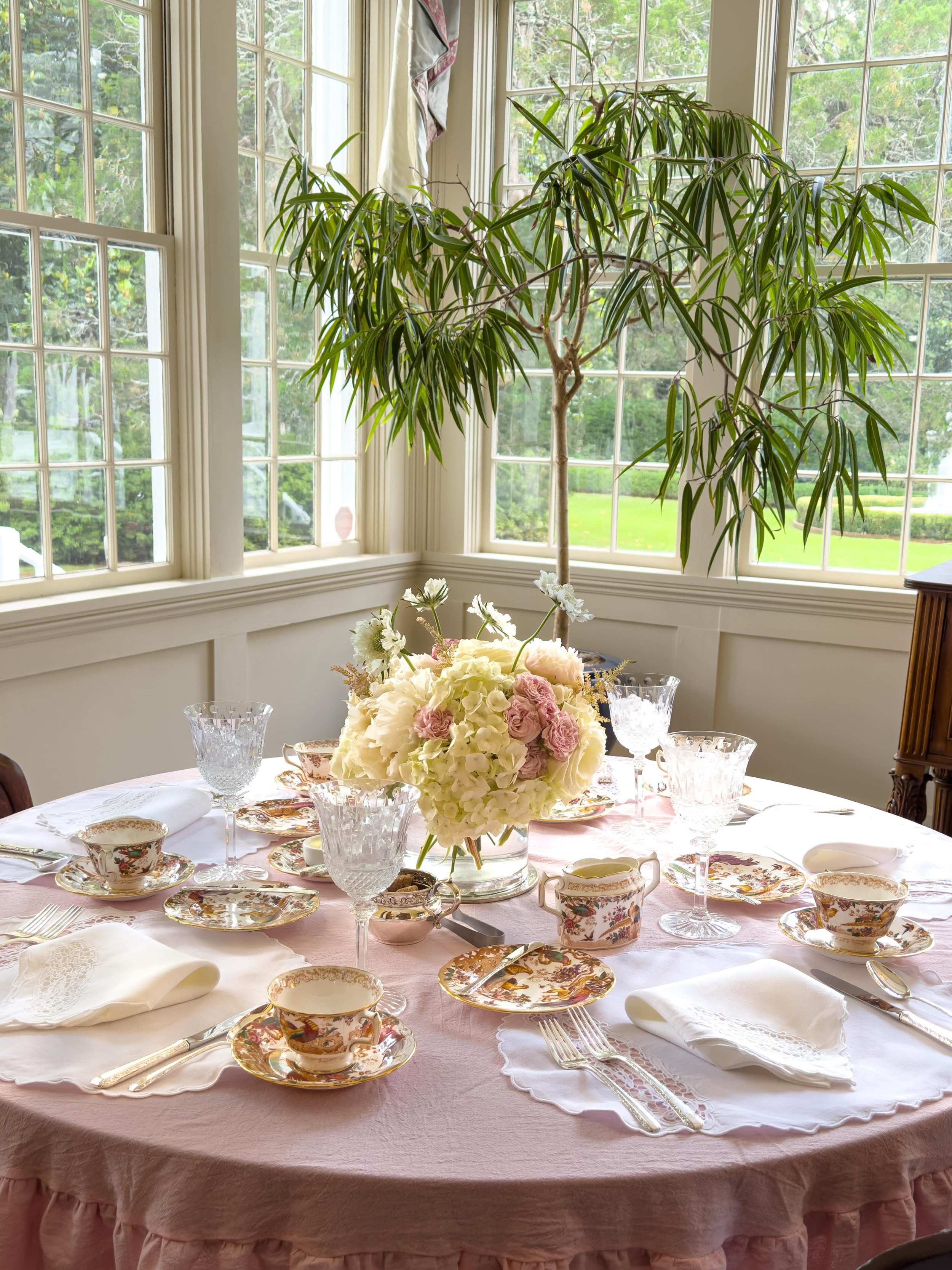 Bridal luncheon perfection. 🤍🥂 A table set for celebrating, glasses raised to love, and an afternoon spent with dear friends and family.

#personalchef #bridalluncheon #sageandspiritcoevents #athensga #lakeoconee