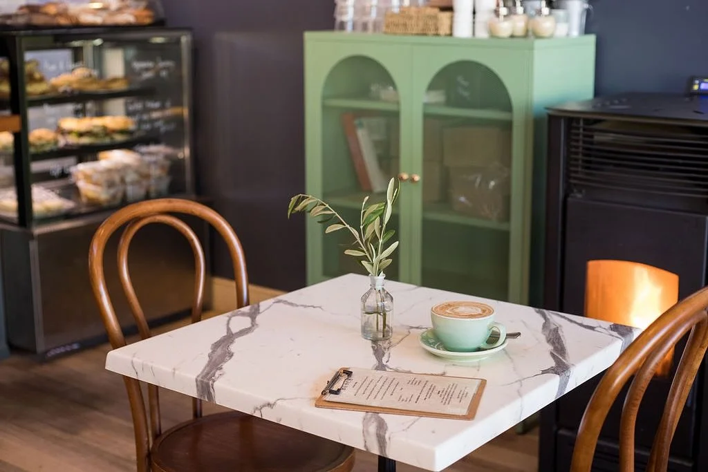 Brrrrrrrr the chill hits different today 🥶 

We&rsquo;ve got the fire cranking and the hot drinks pouring ☕️ come in and warm up 8.30am-4pm. 

📸 @lydia_wlsn 

#cafe #tasmania #bunchoatlands #eatery #discovertasmania #southernmidlands #oatlandstasma