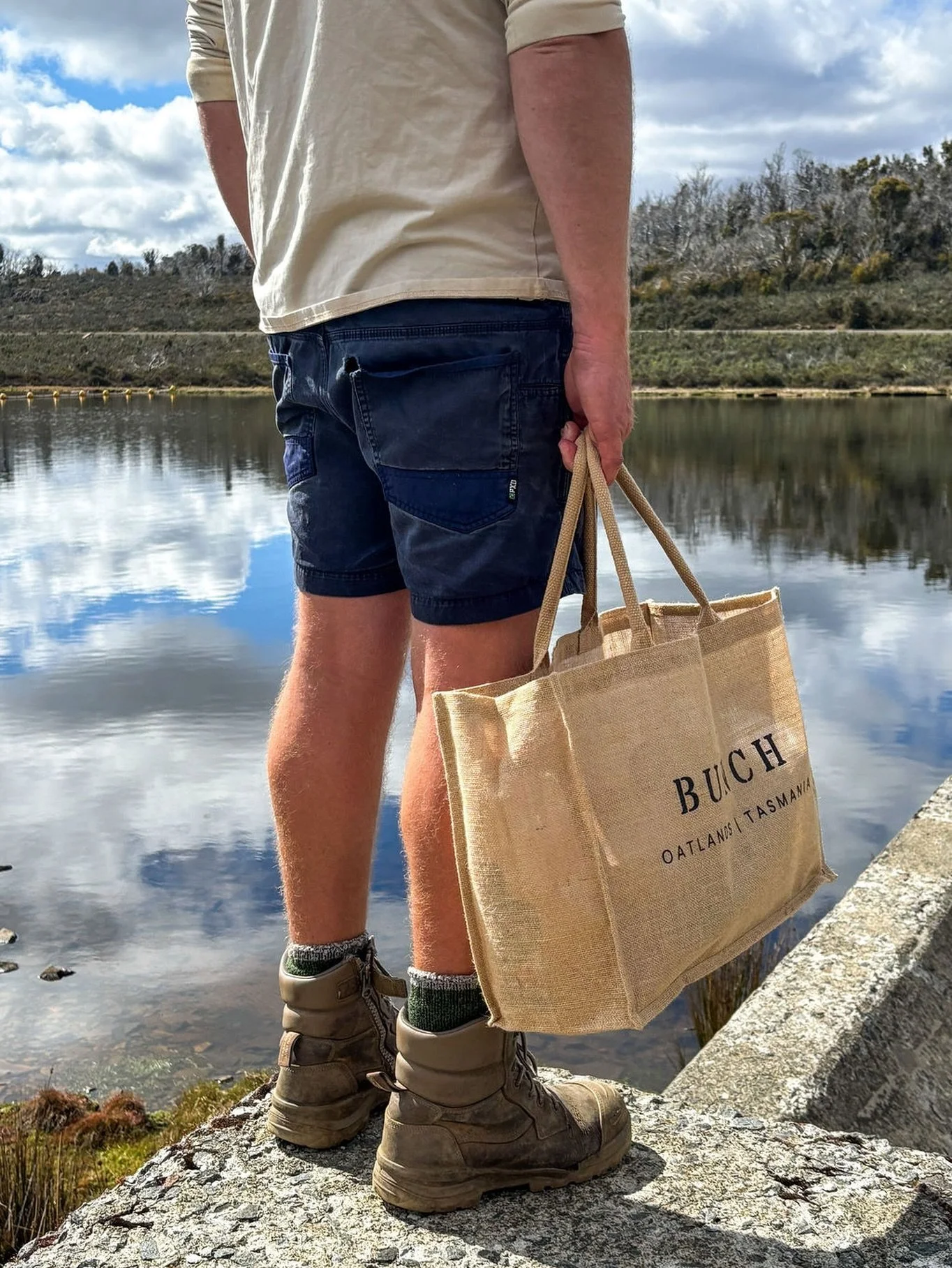 When the fella packs a classy picnic for lakeside dates 🫶🏽

📸 @lydia_wlsn 

#discovertasmania #visittasmania #seetasmania #tasmaniagram #tassielife #tassietravels #oatlandstasmania #historicvillages #midlandstasmania #tasweekend #tassieweekend