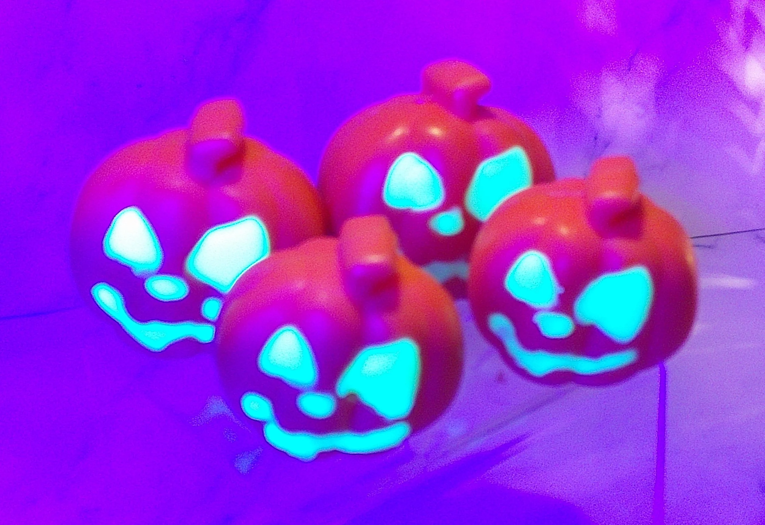 apple jacks round blacklight.JPG