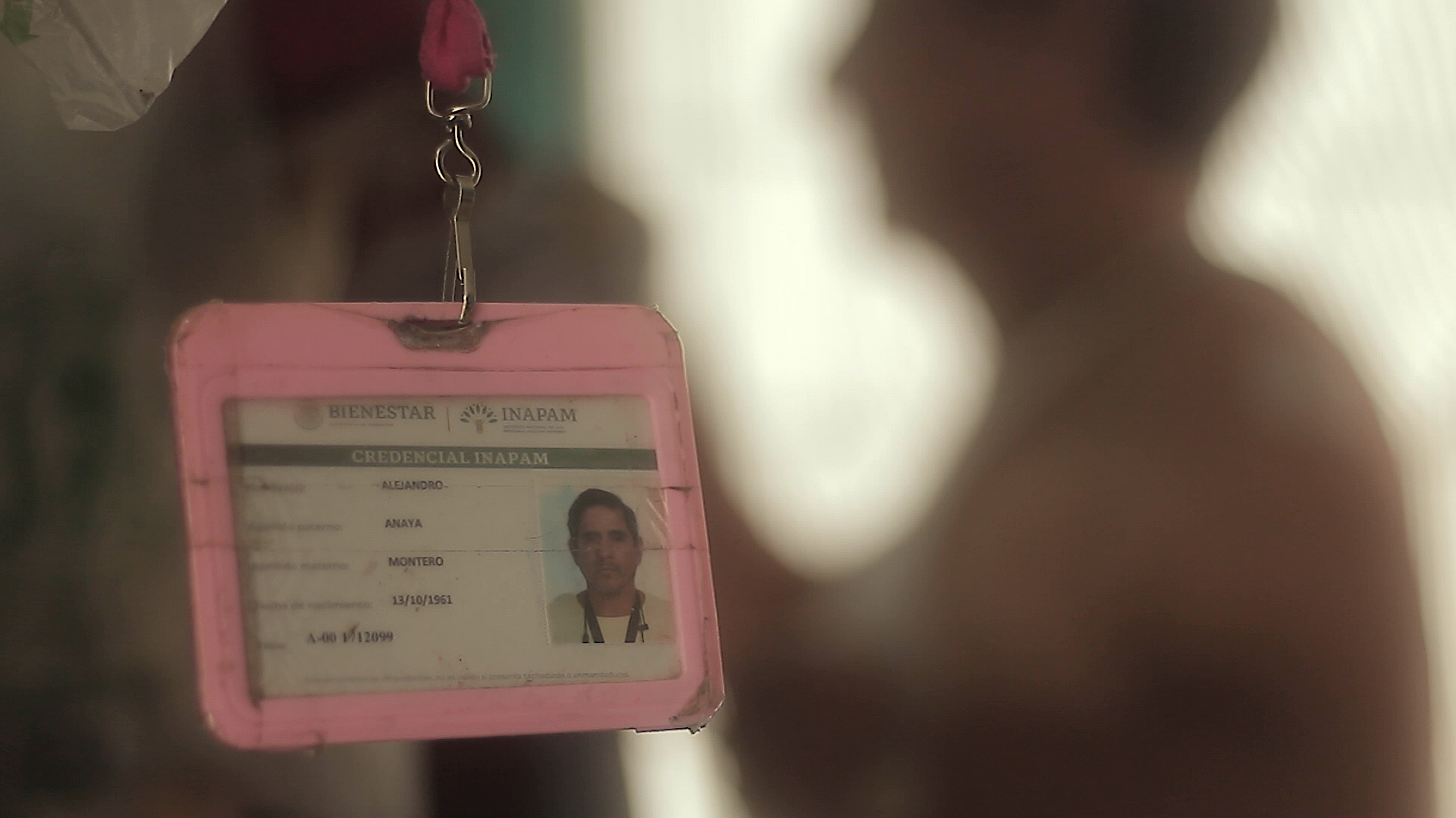 ENTRELABRUMA STILL 04.png