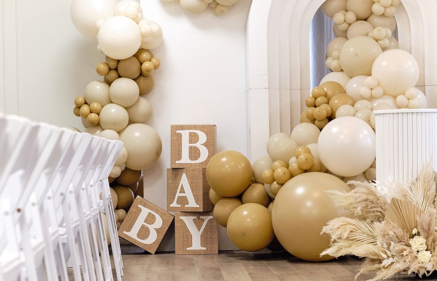 🧸 OH BABY: Welcome to Hodo&rsquo;s Baby Shower!
___

Table Setting &amp; Backdrop Decor: @decorandvibes
Welcome Sign: @signedbytobs 
Venue: @ark_haus 
Photographer: @samuelbass 
___
#decorandvibes #babyshower #ohbaby #ottawaevents #eventdecor #ottaw