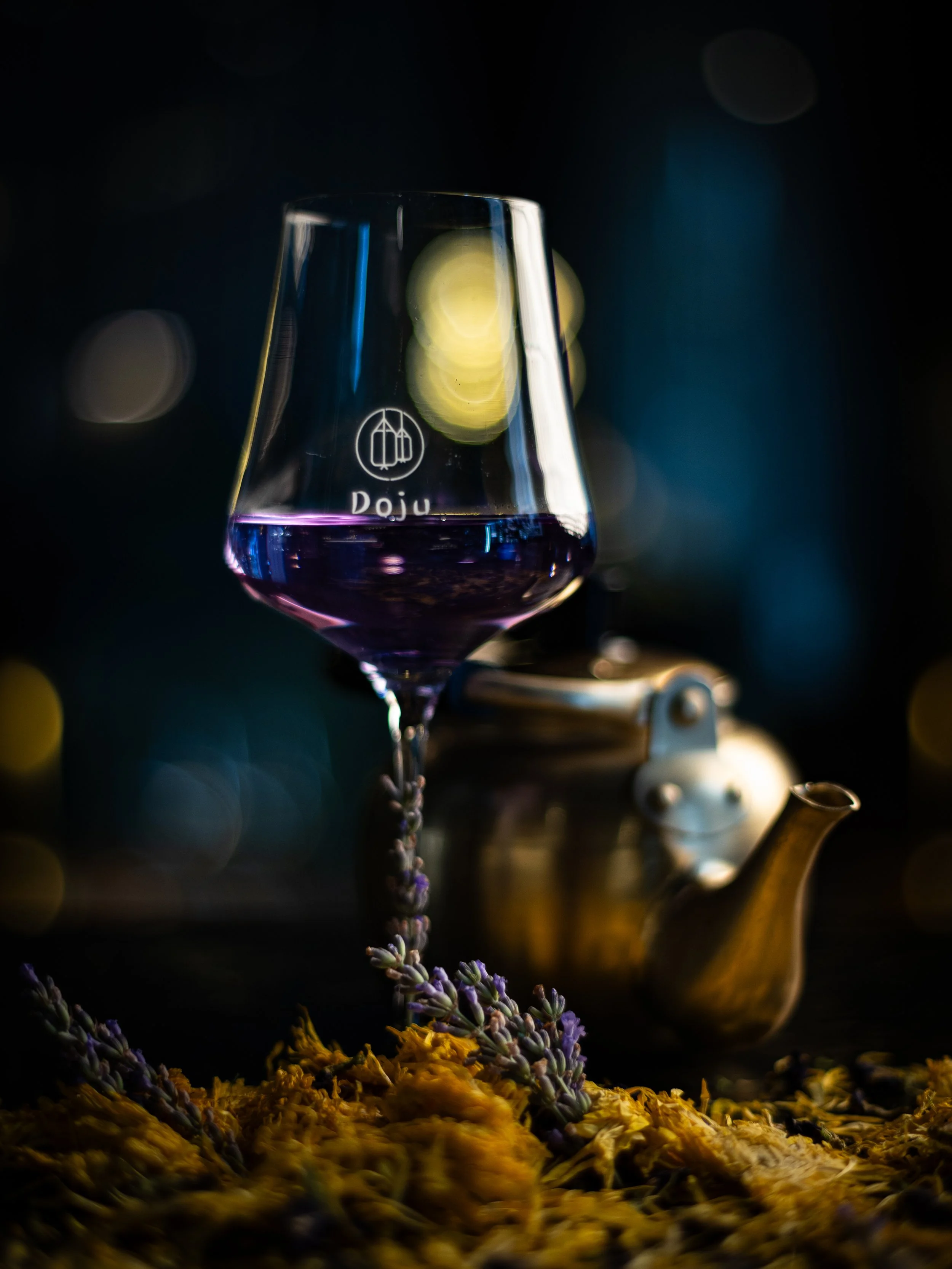 Purple cocktail in Doju wine glass