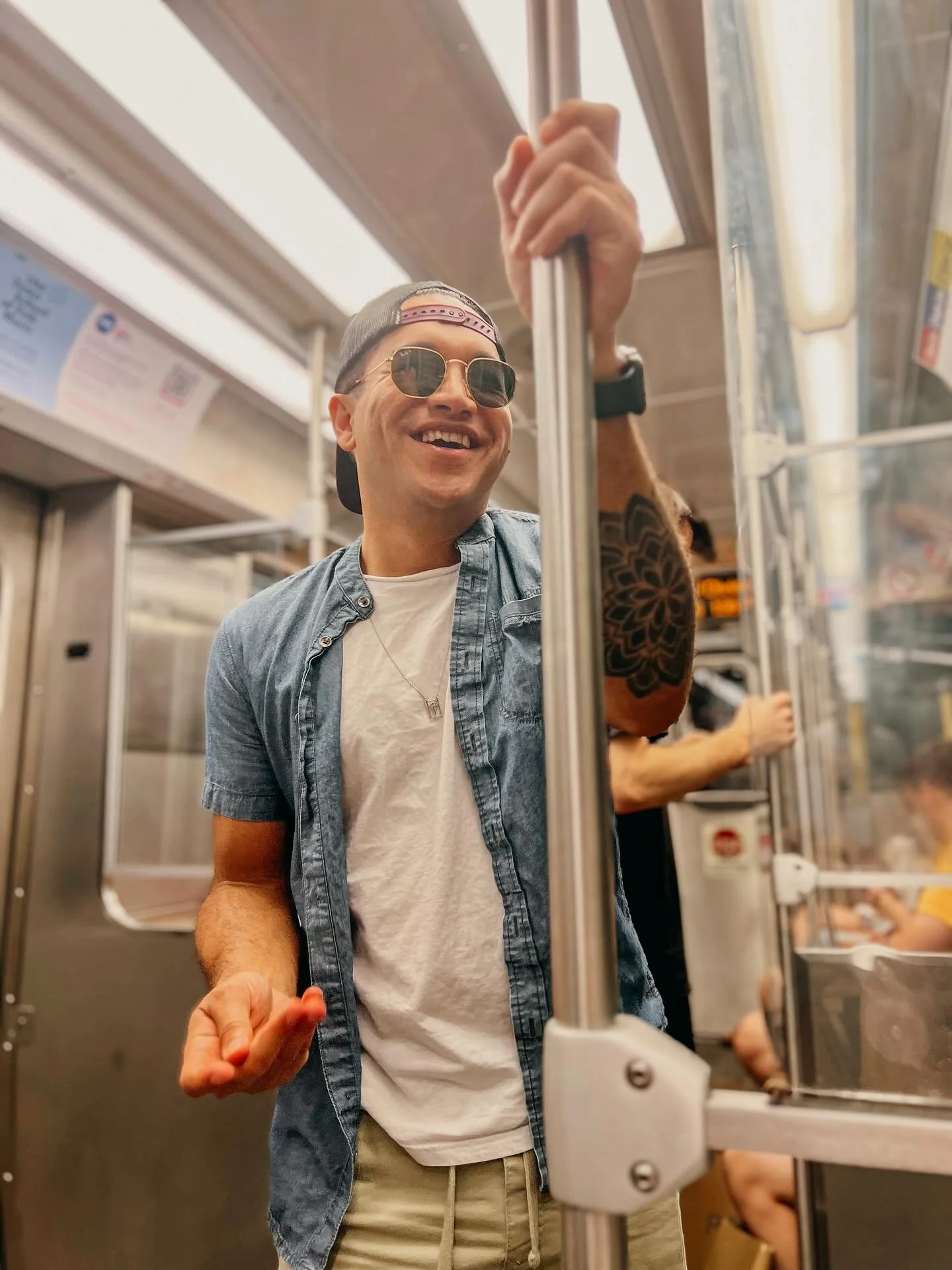 In a snap of a finger🫰, it&rsquo;s a brand new week! ✨ #timetowork #mondaygrind