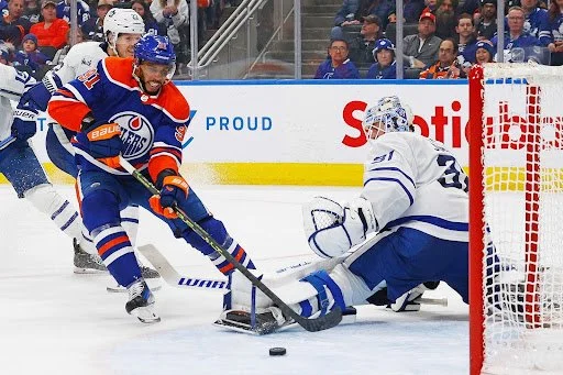 Oilers Rally to Beat Maple Leafs and Extend Win Streak to 11