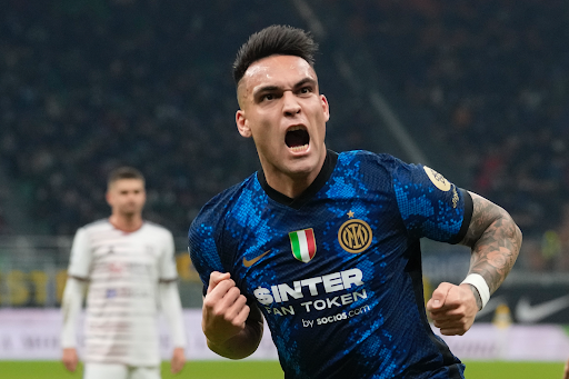 Inter Milan Edges 10-man Napoli in Supercoppa Italiana in Stoppage Time