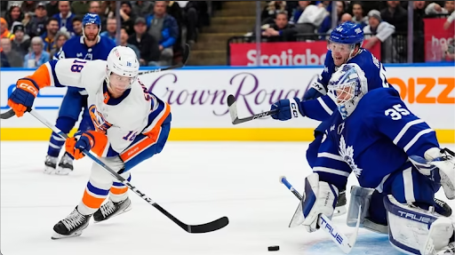 Engvall’s Late Goal Propels Islanders to Victory Over the Maple Leafs