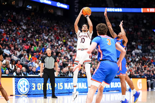 Auburn Cruises in SEC Championship, Florida Loses Handlogten to Injury