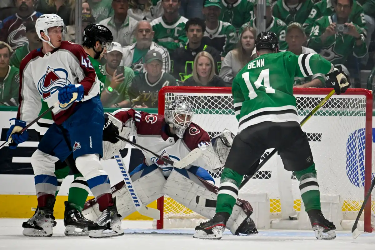 Stars Hold Off Avalanche; Even Series At 1-1