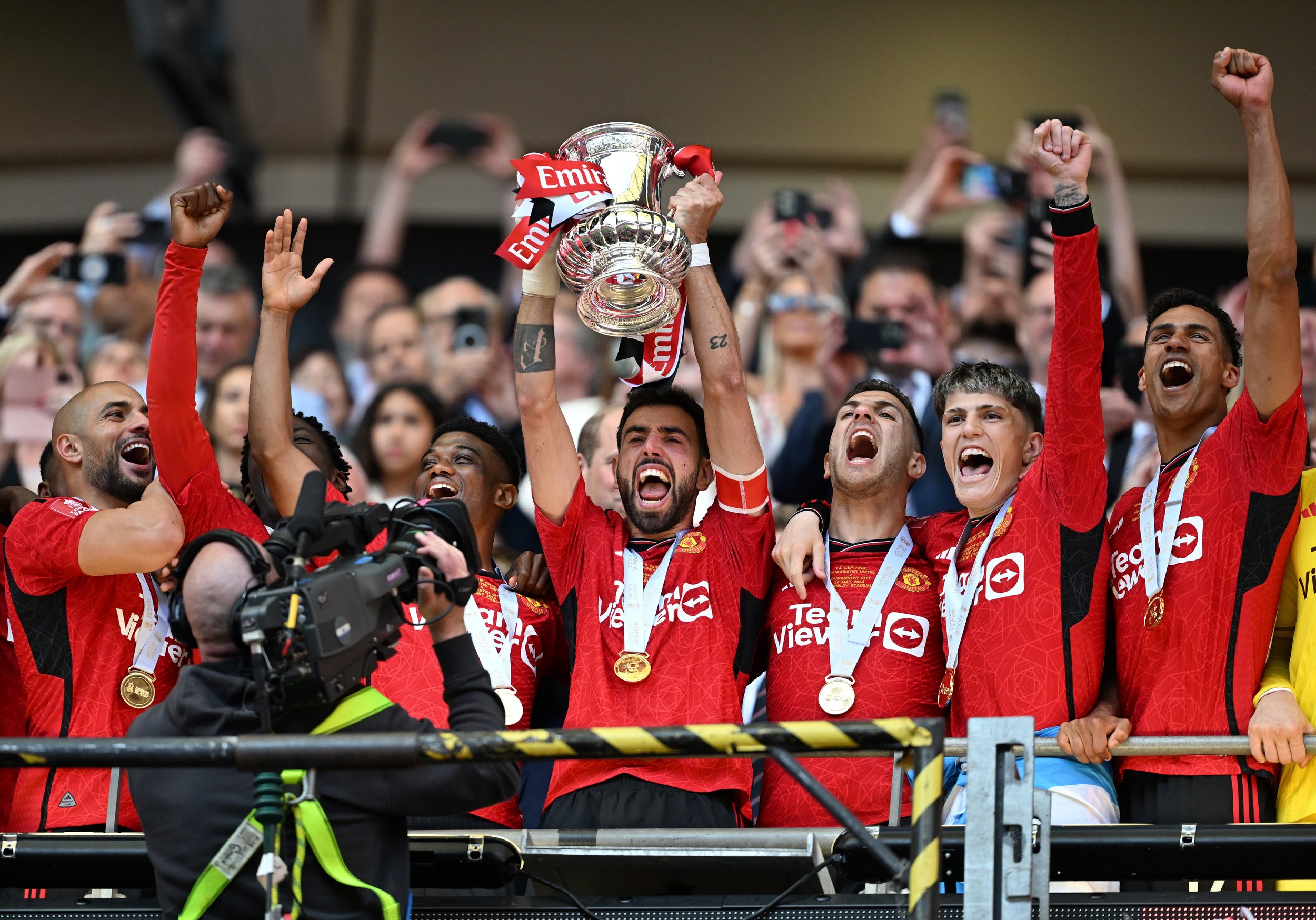 Manchester United Upset Manchester City, Win FA Cup