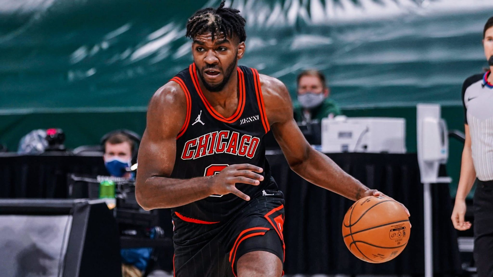Former Top Five Draft Pick Re-Signs to the Bulls