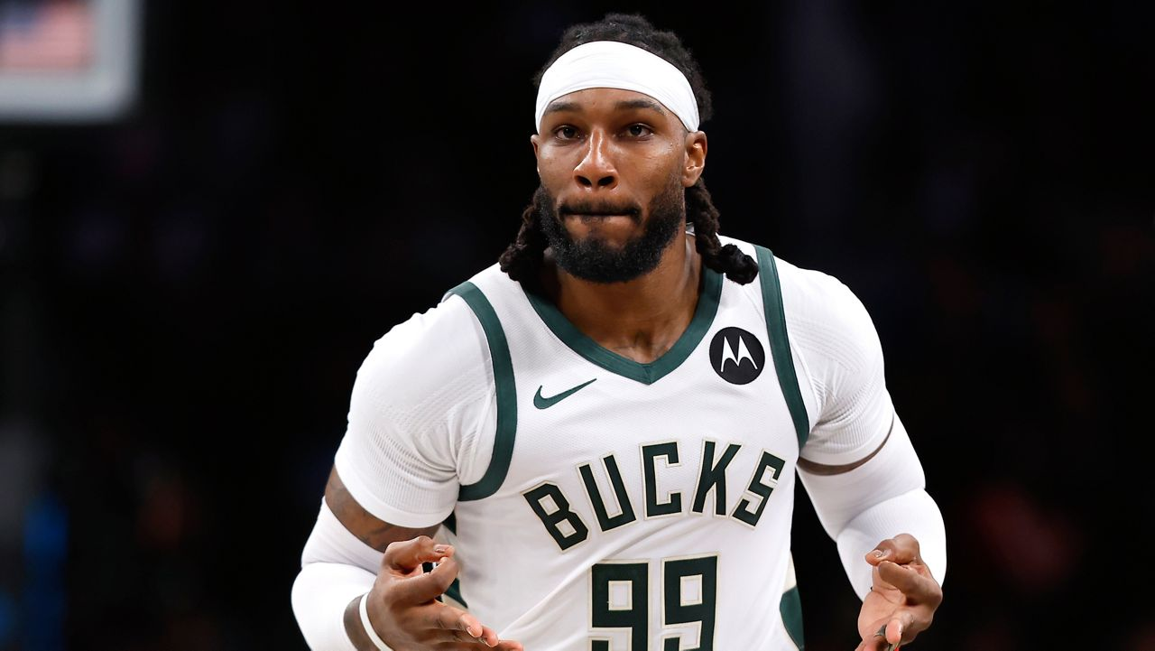 Jae Crowder Re-Signs with the Bucks