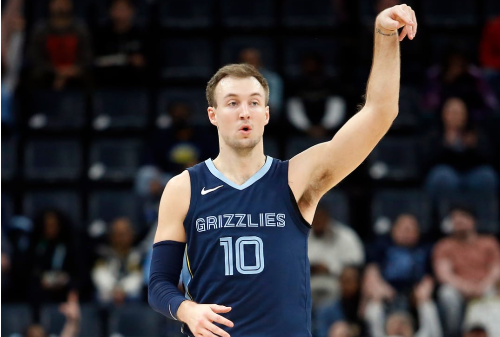 Electric Shooter Re-Signs with the Grizzlies