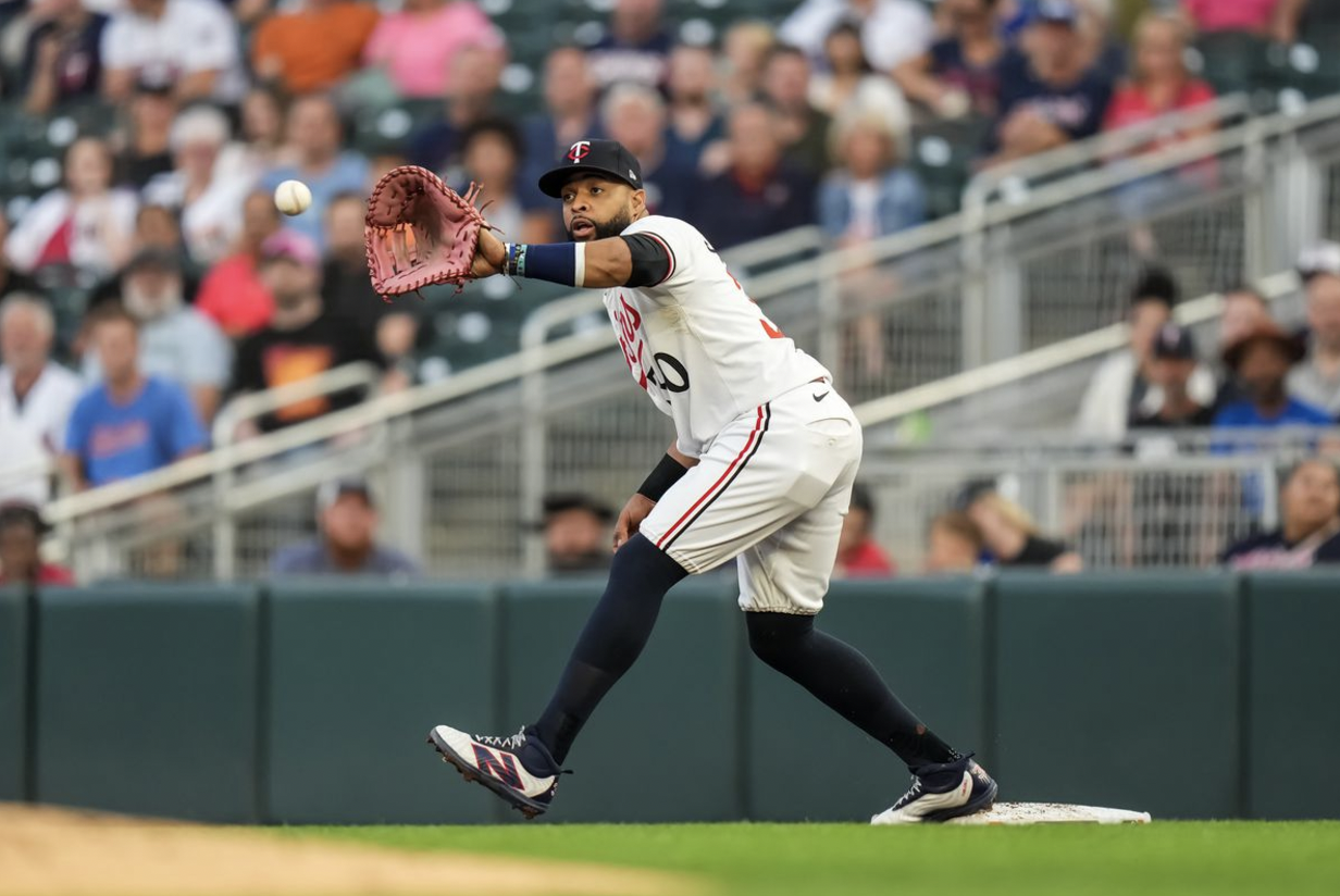 2024 Gold Glove Winner Signs with Cleveland Guardians