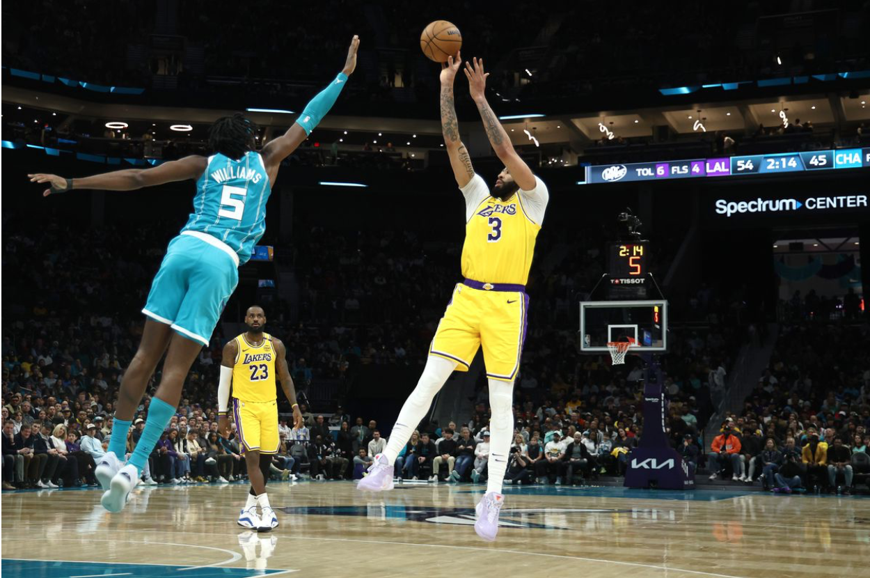 Lakers Continue Hot Stretch Against the Hornets