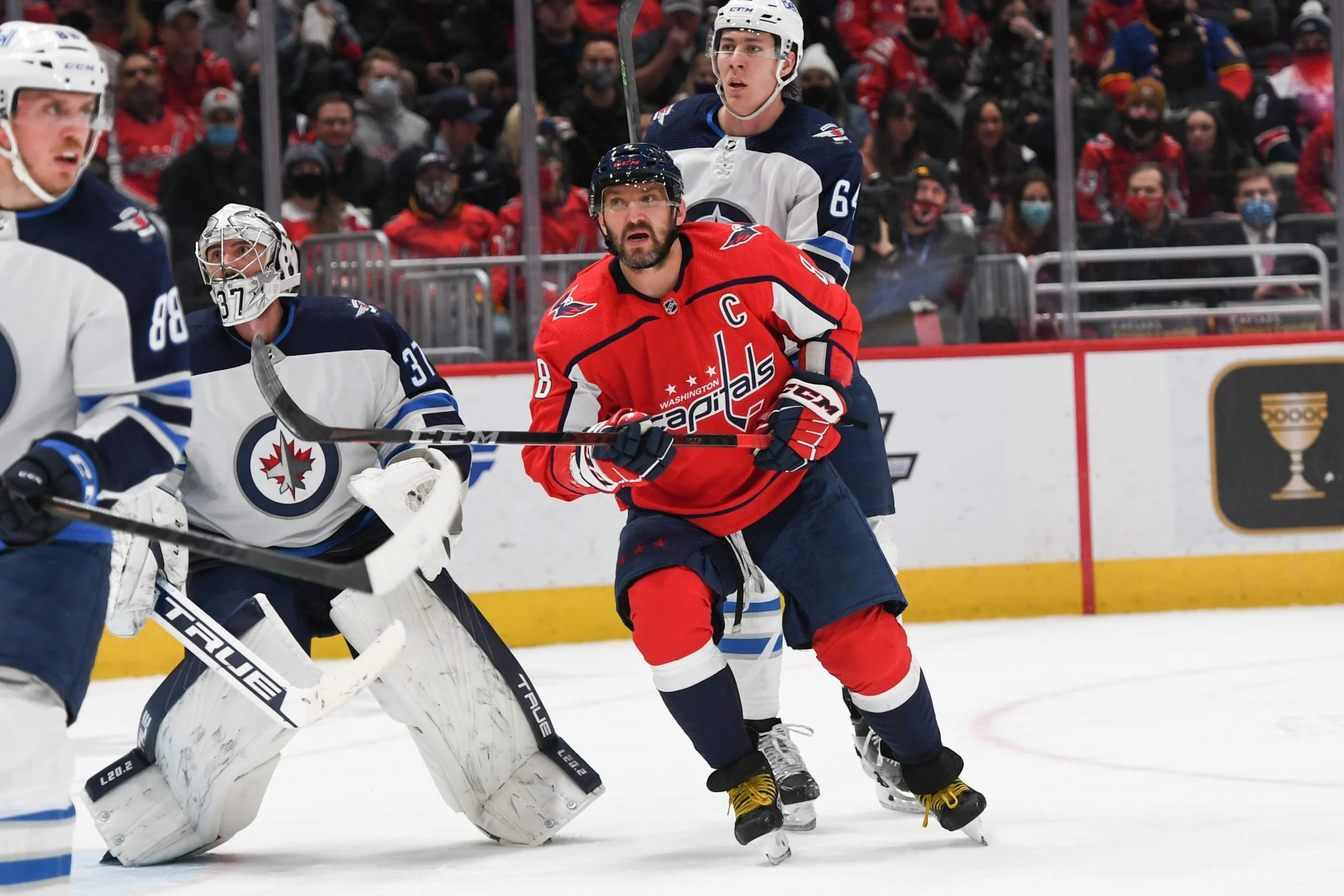 Capitals and Jets Face Off in Saturday Night Showdown Between NHL’s Top Teams