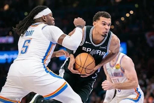 Spurs Extend Streak, Defeat Thunder for Third Straight Time