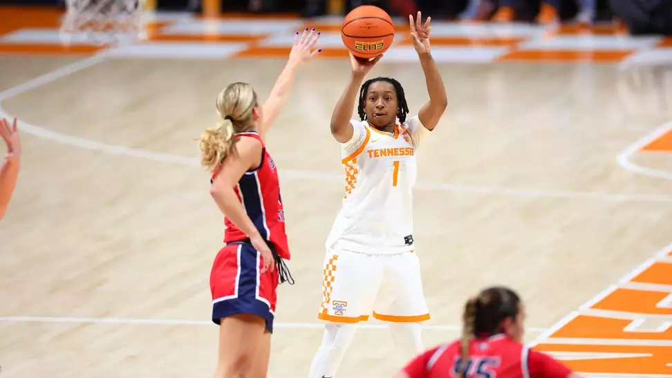 ESPN Bracketology Stirs March Debate in Women’s College Basketball