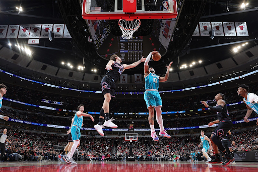 Hornets Take Control Against the Bulls in Chicago